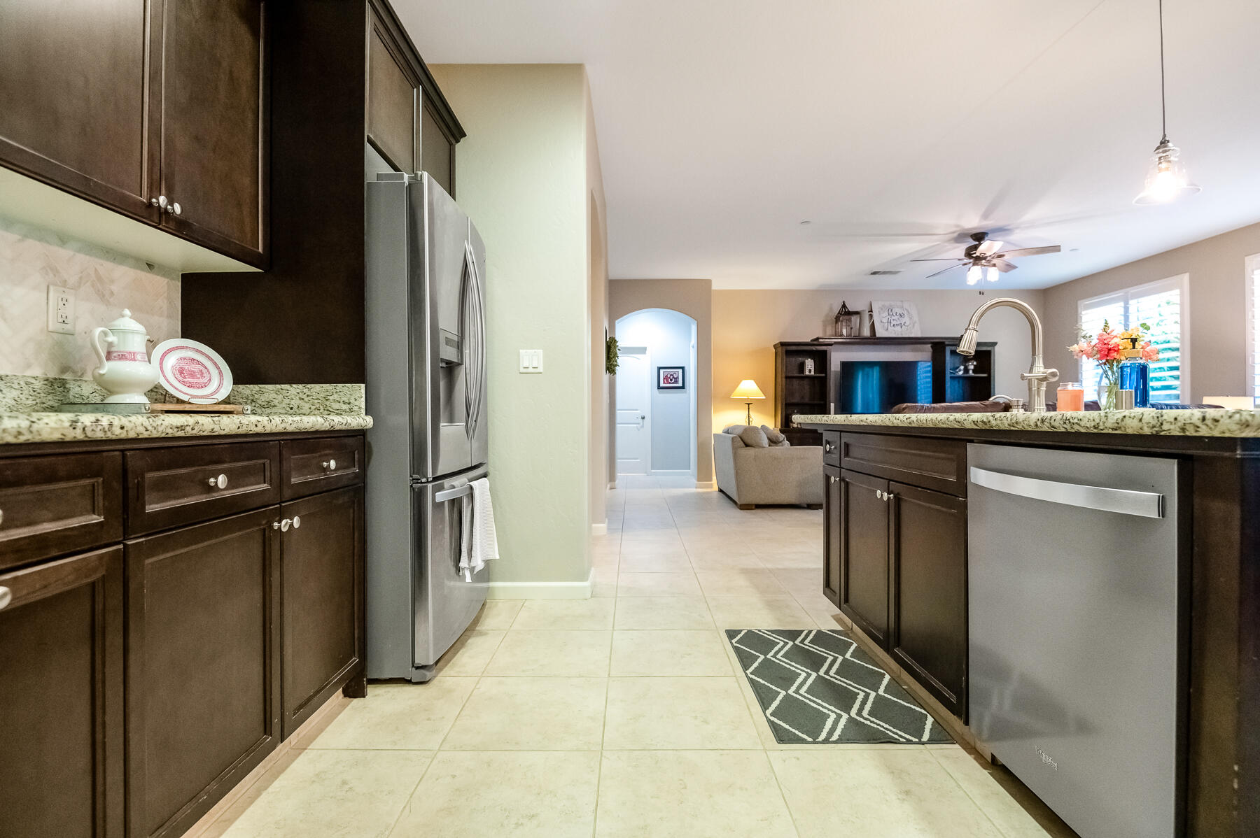 6301 W Oriole Ave, Visalia, CA 93291