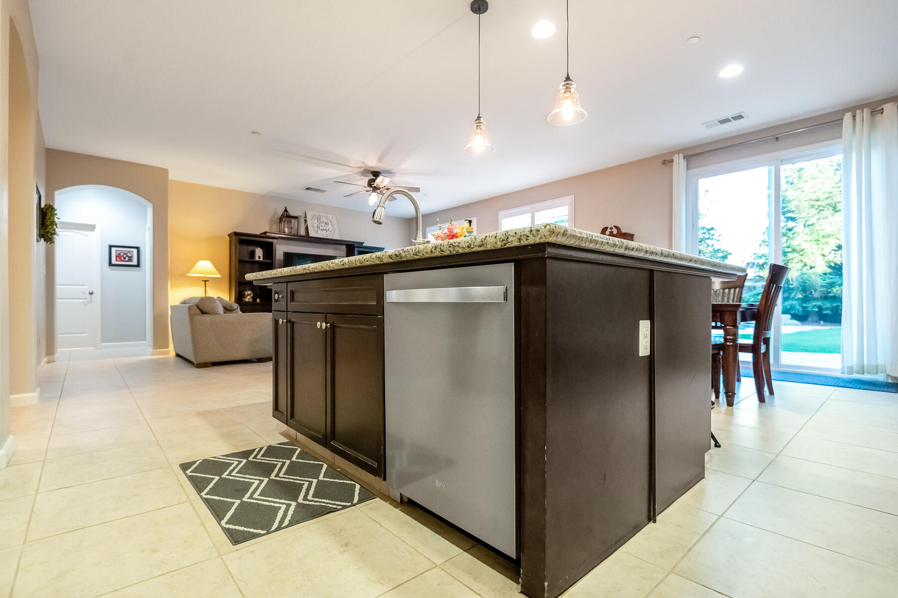 6301 W Oriole Ave, Visalia, CA 93291