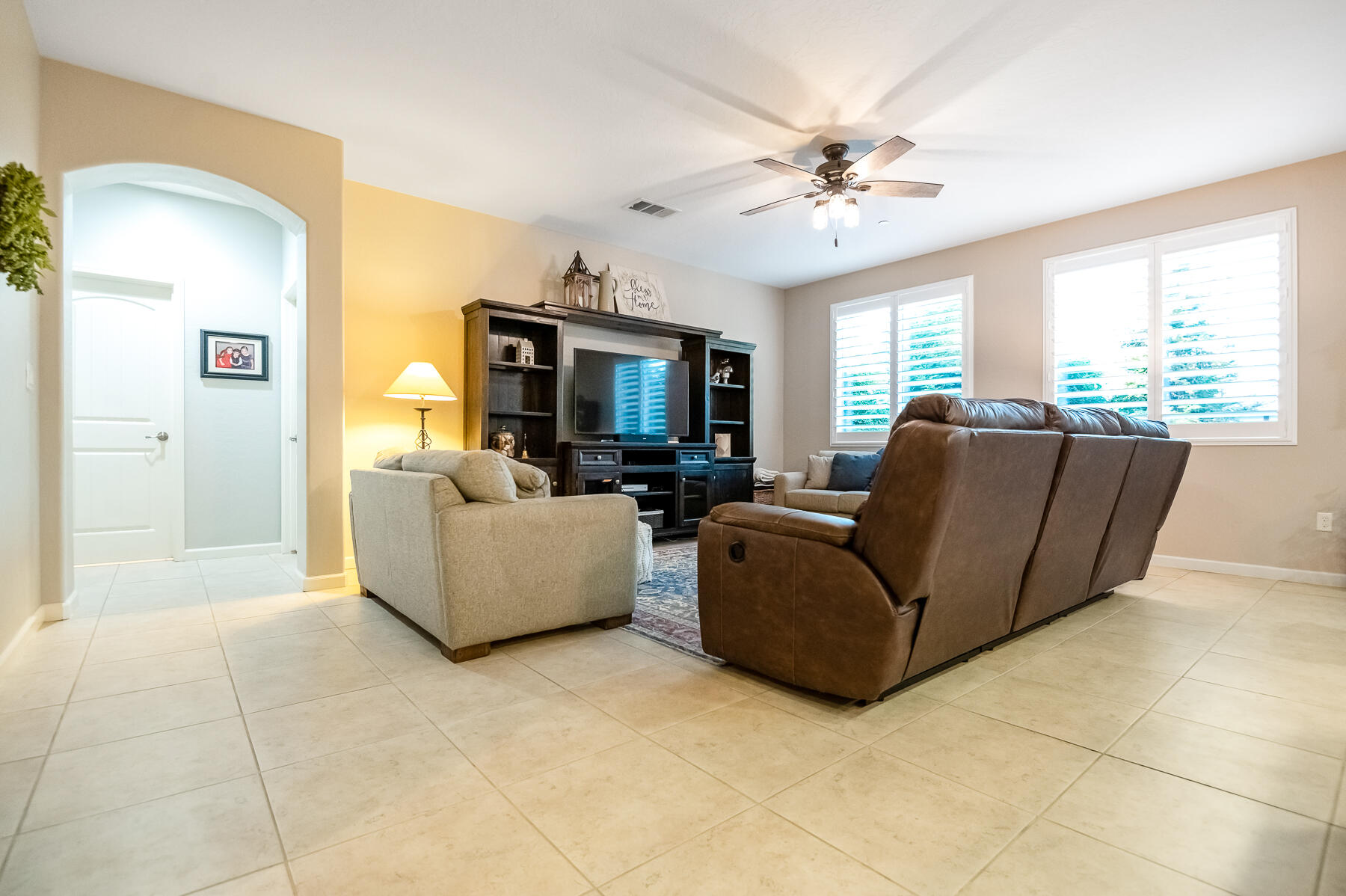 6301 W Oriole Ave, Visalia, CA 93291
