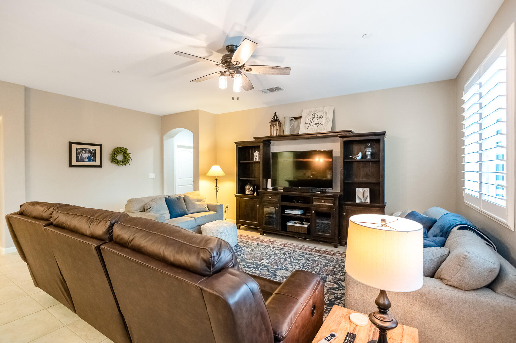 6301 W Oriole Ave, Visalia, CA 93291