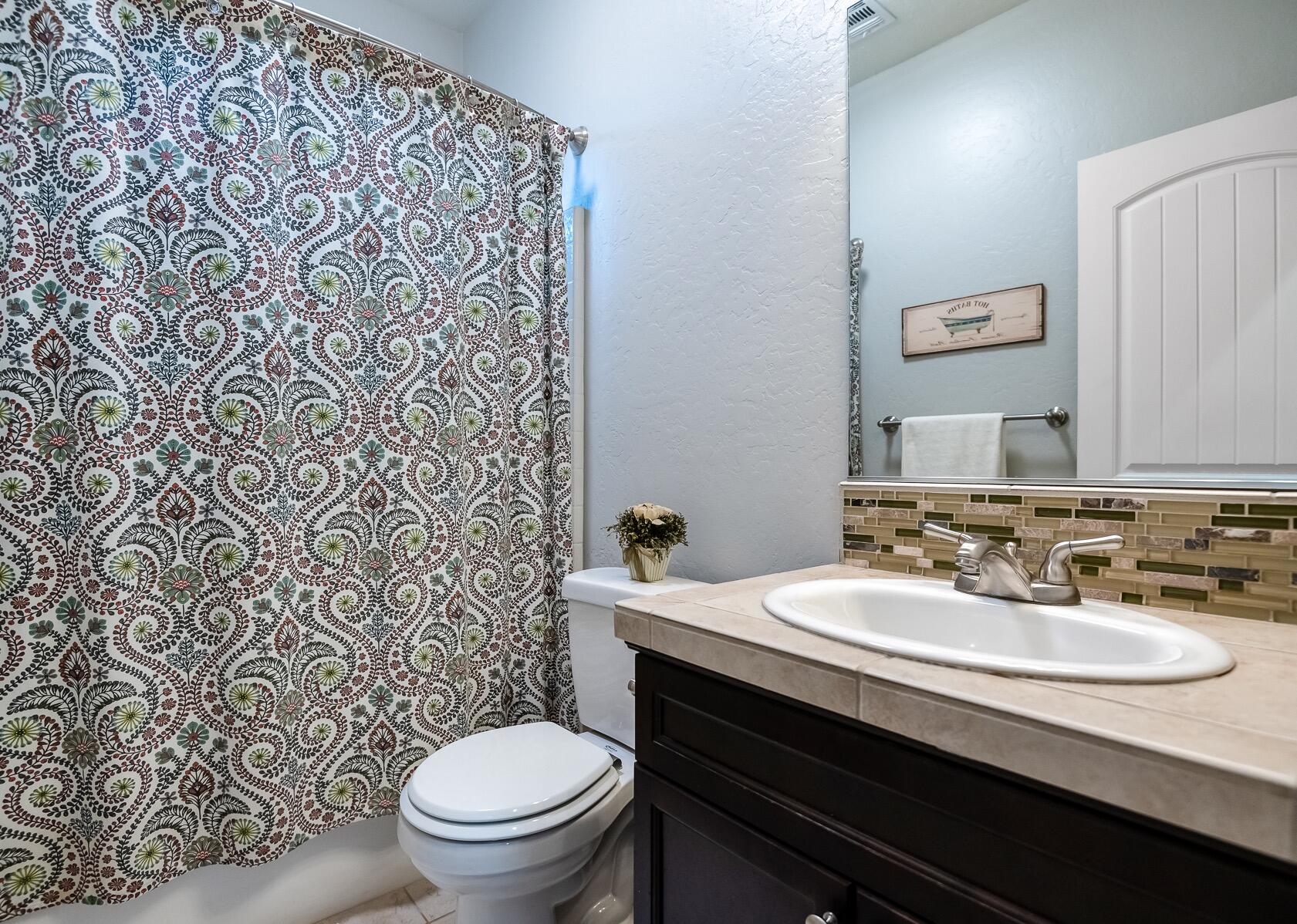 6301 W Oriole Ave, Visalia, CA 93291