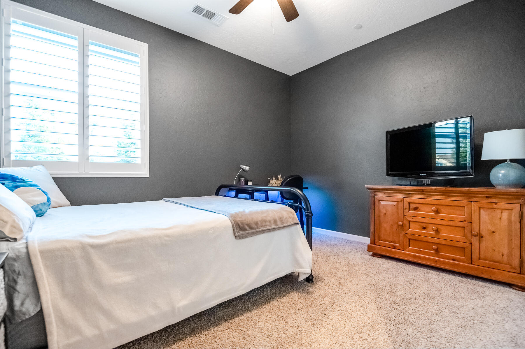 6301 W Oriole Ave, Visalia, CA 93291