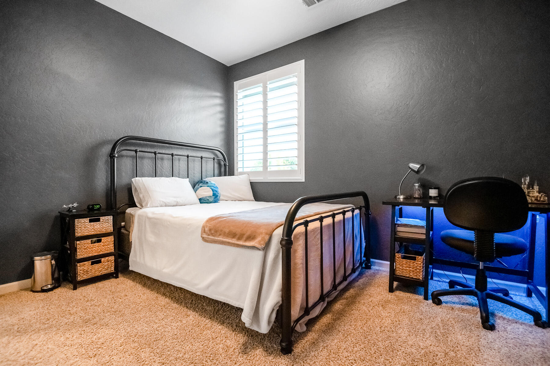 6301 W Oriole Ave, Visalia, CA 93291