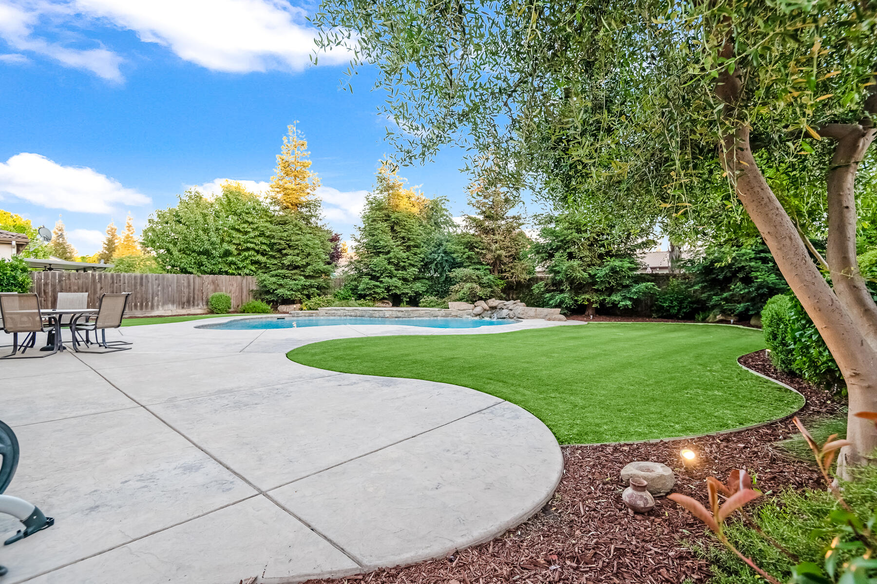 6301 W Oriole Ave, Visalia, CA 93291