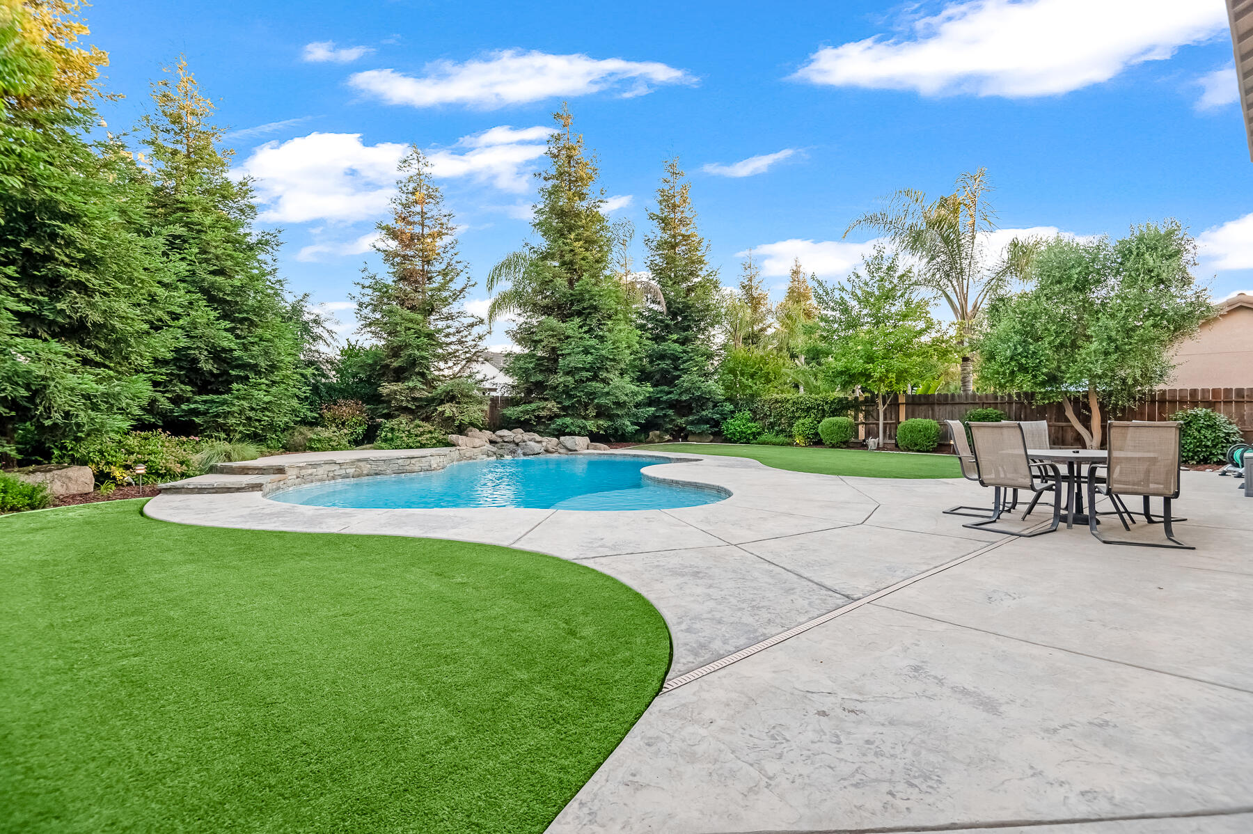 6301 W Oriole Ave, Visalia, CA 93291