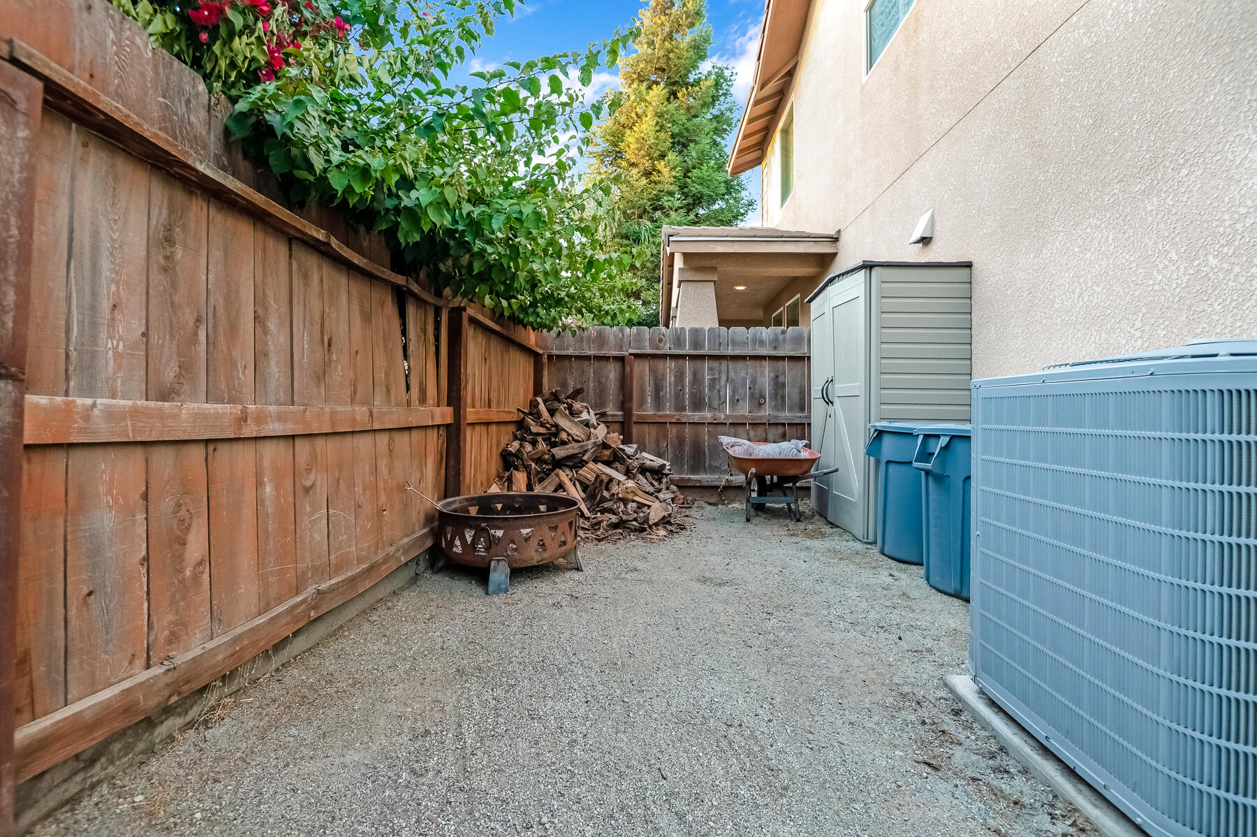 6301 W Oriole Ave, Visalia, CA 93291