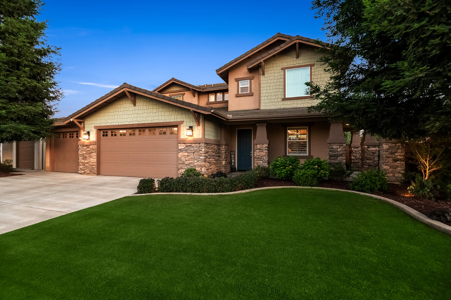 6301 W Oriole Ave, Visalia, CA 93291