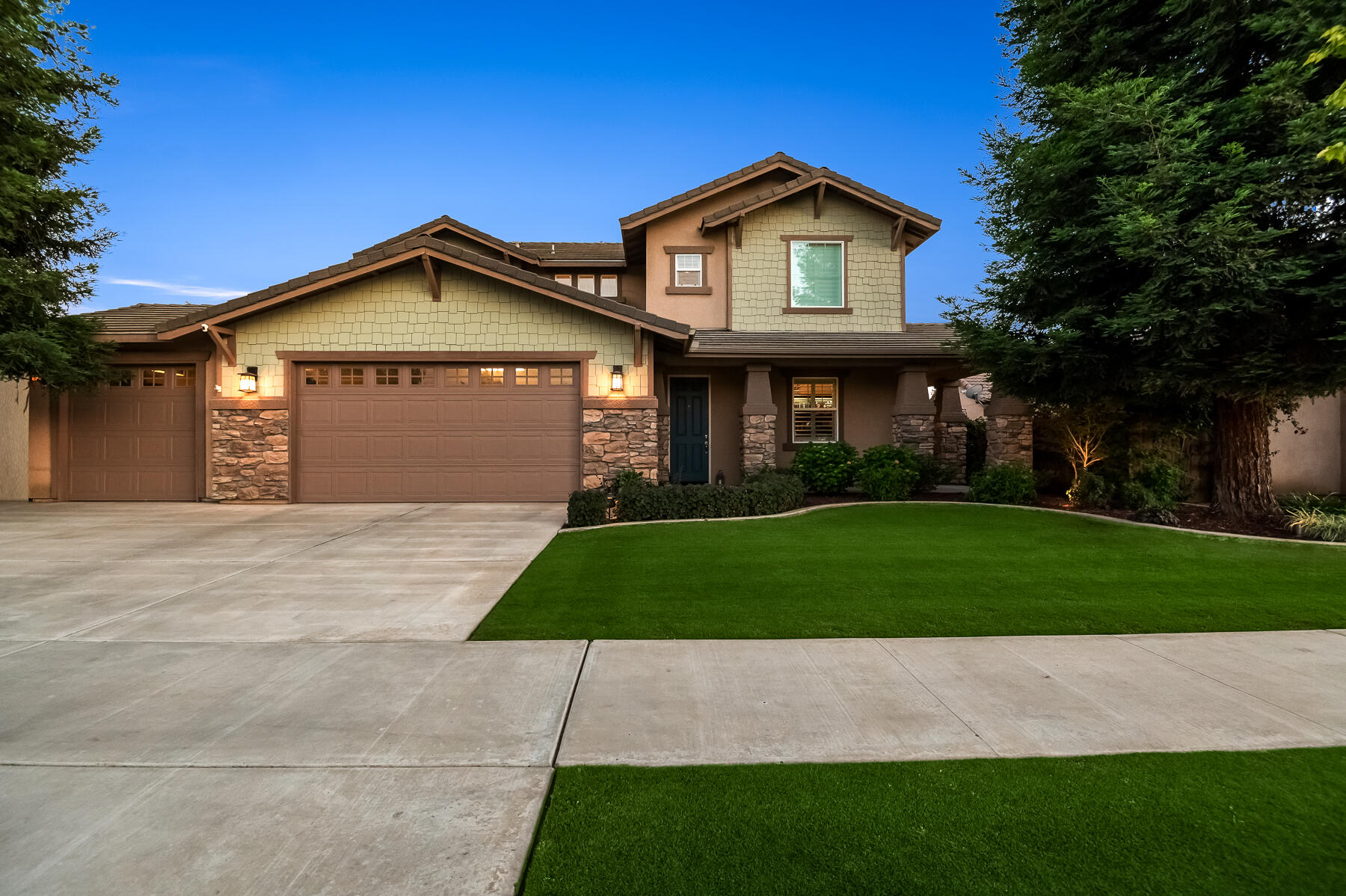 6301 W Oriole Ave, Visalia, CA 93291