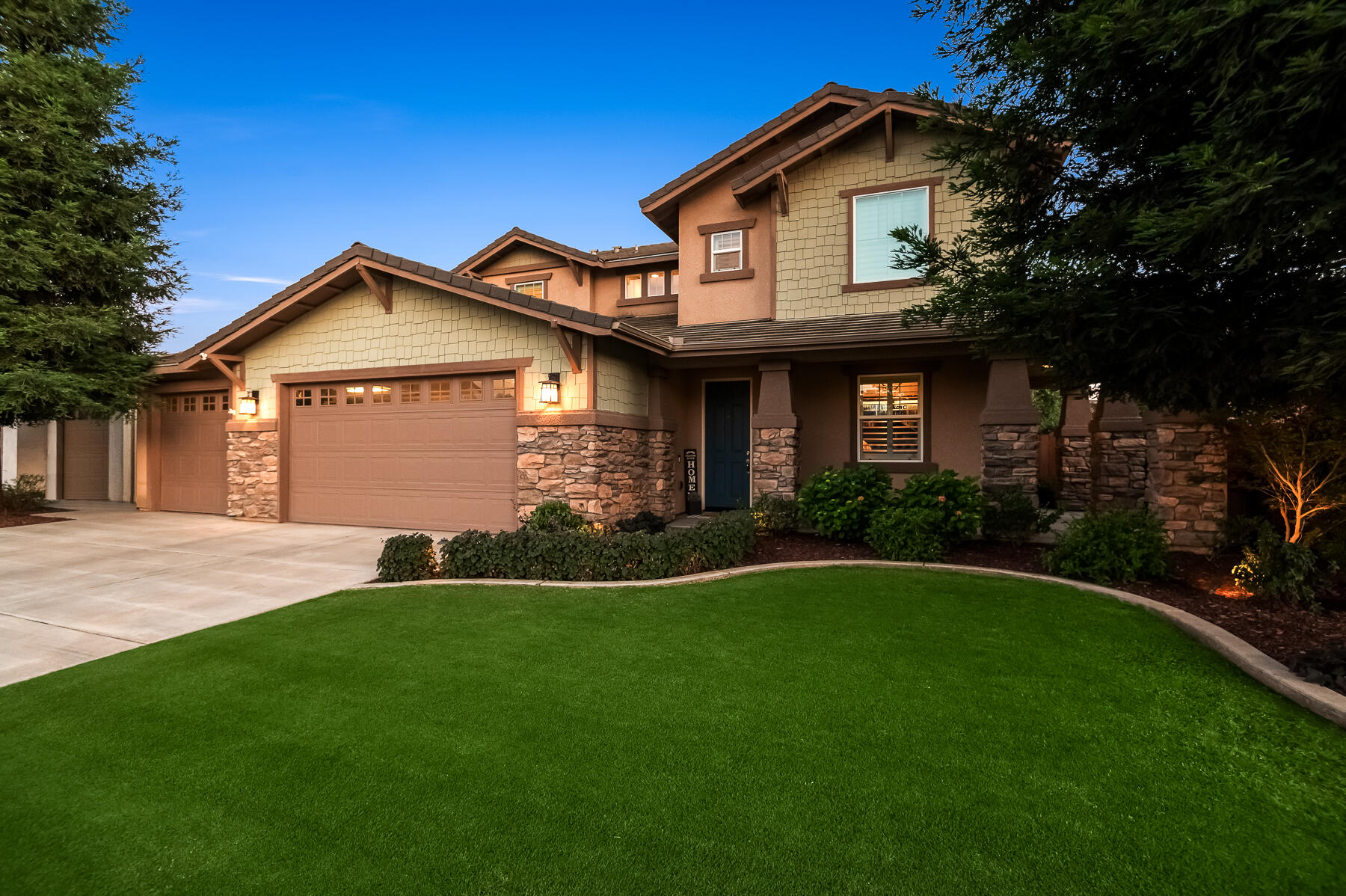 6301 W Oriole Ave, Visalia, CA 93291