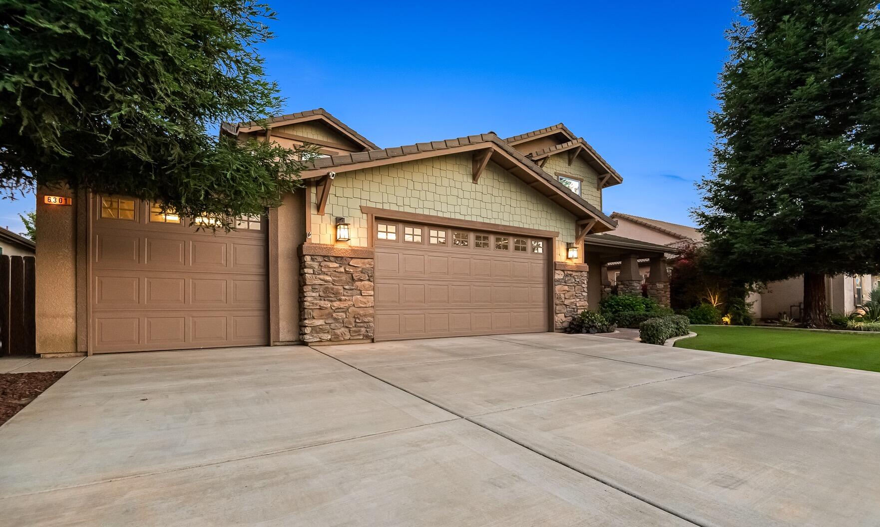 6301 W Oriole Ave, Visalia, CA 93291