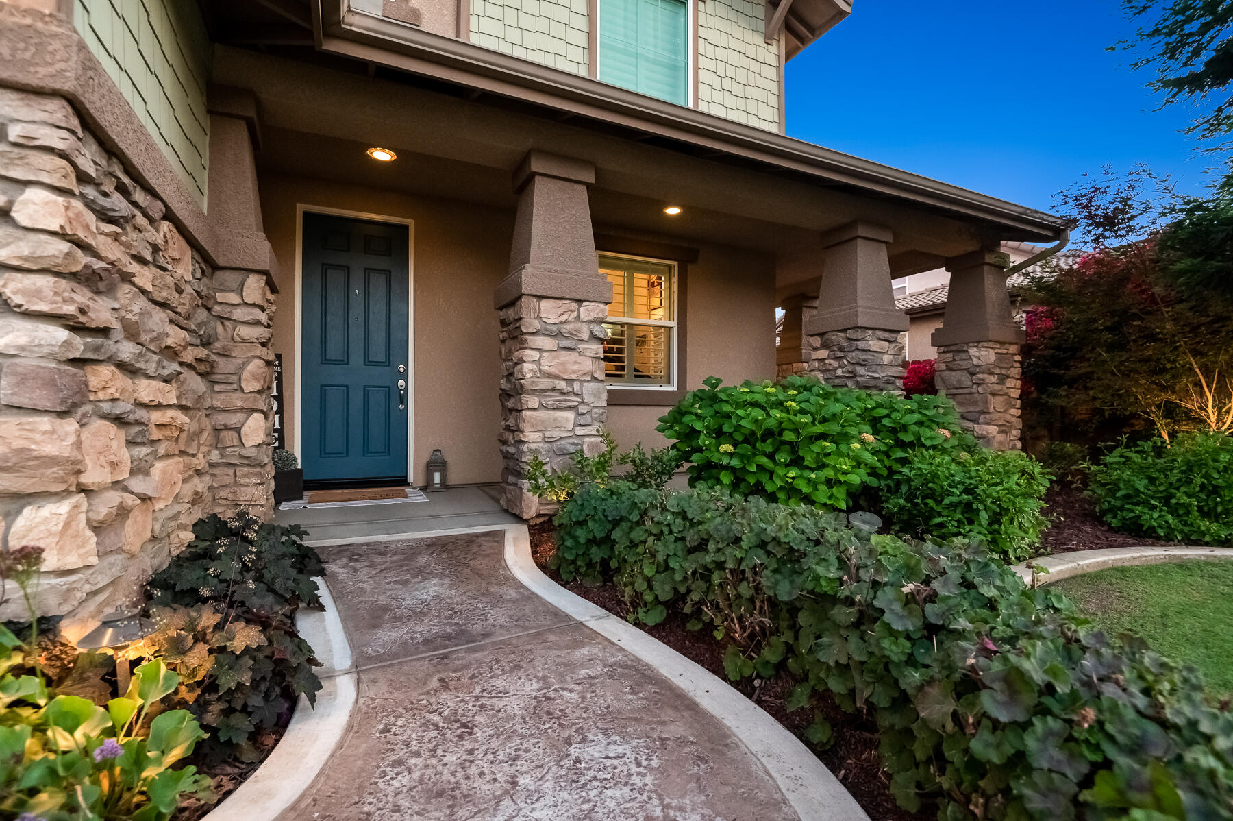 6301 W Oriole Ave, Visalia, CA 93291