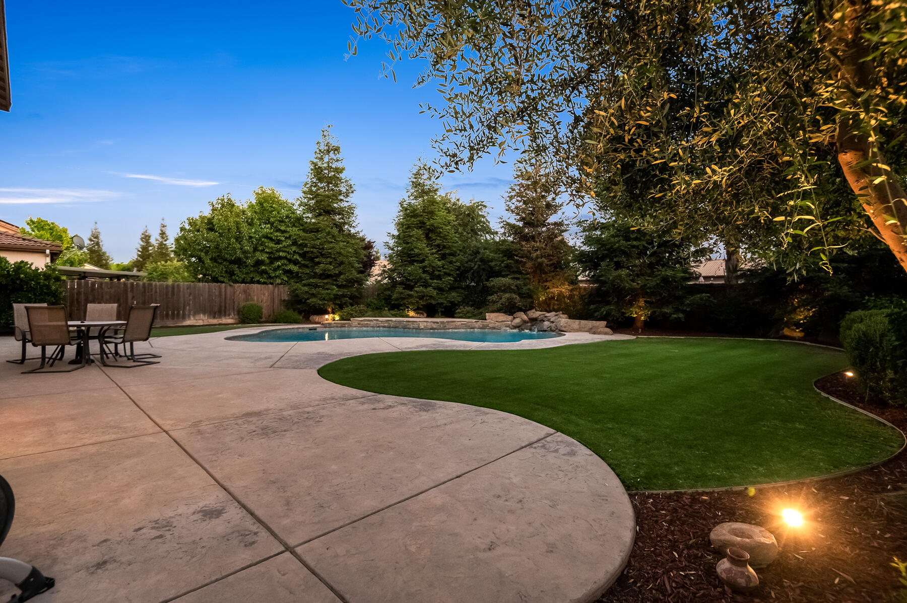 6301 W Oriole Ave, Visalia, CA 93291