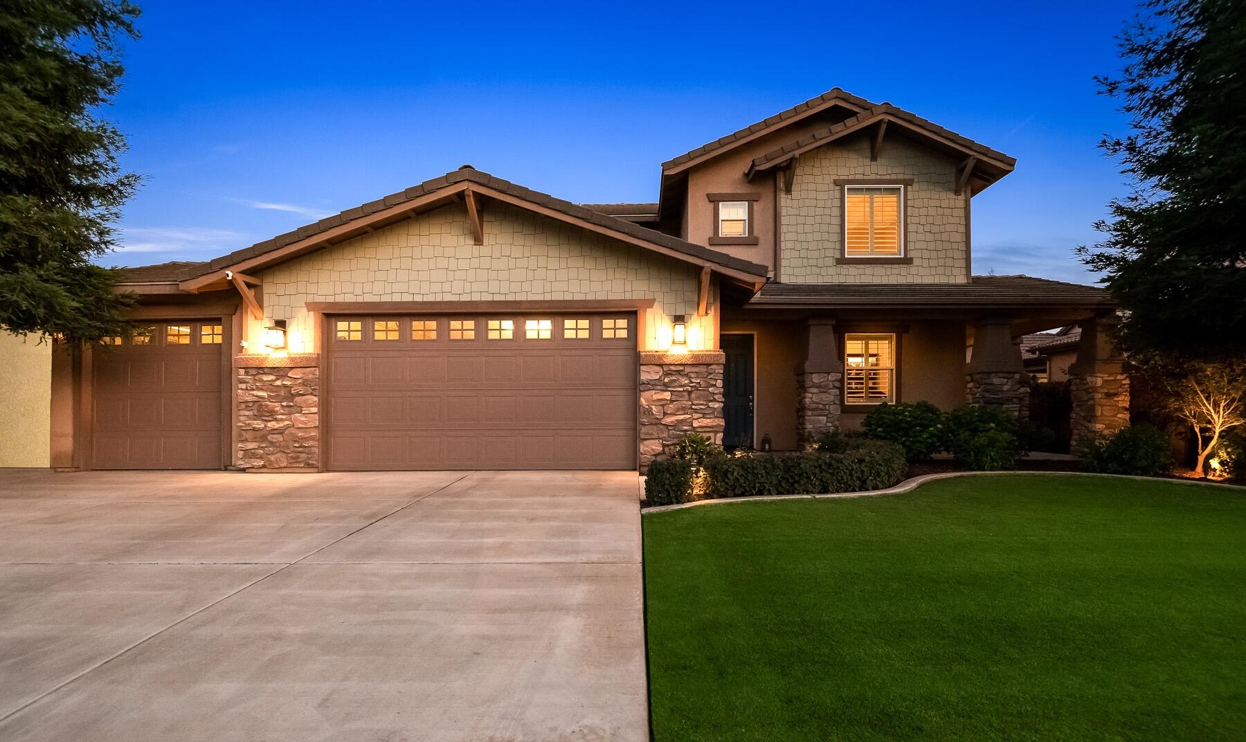 6301 W Oriole Ave, Visalia, CA 93291