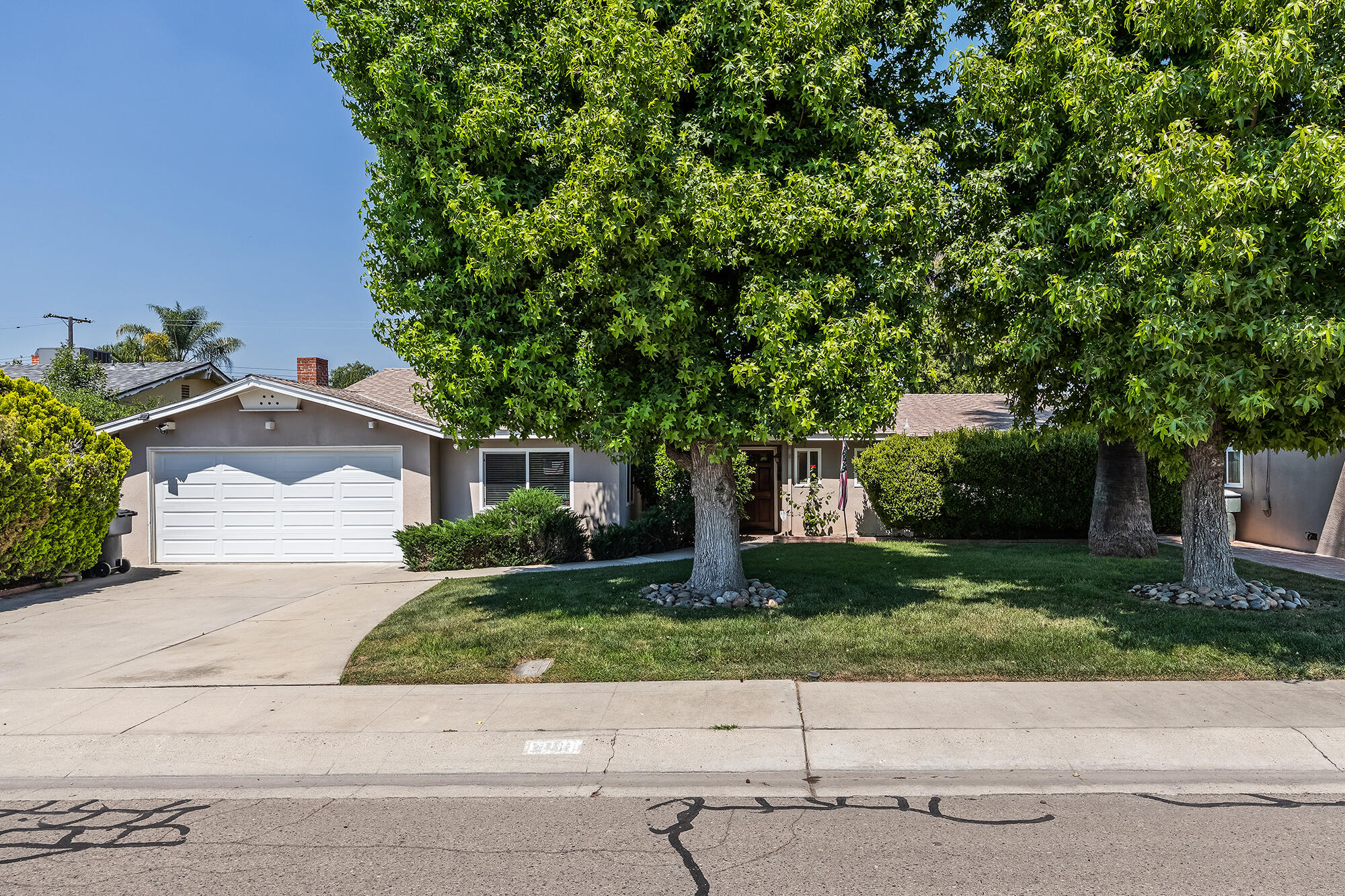 919 S Whitney St, Visalia, CA 93277