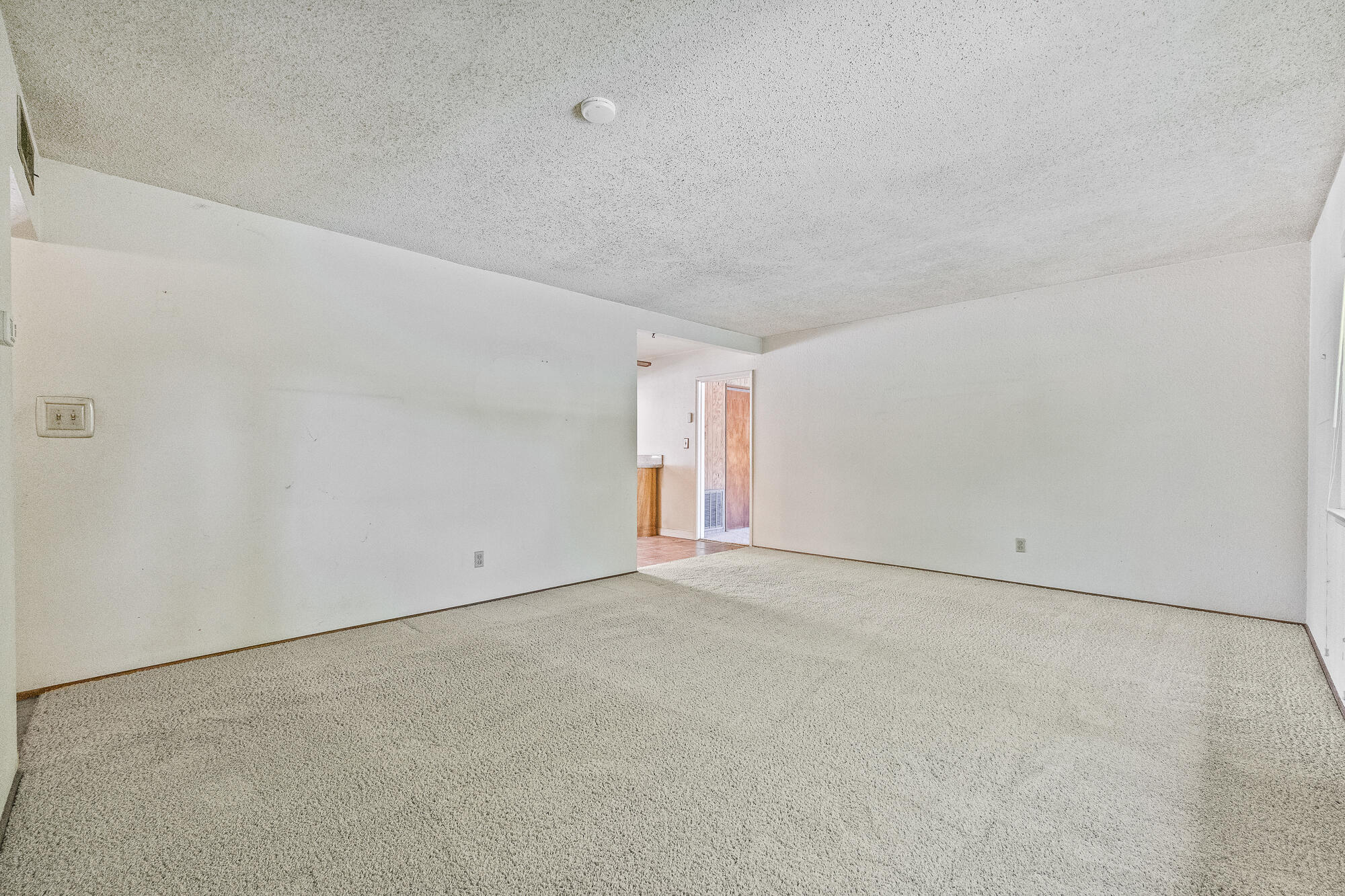 919 S Whitney St, Visalia, CA 93277