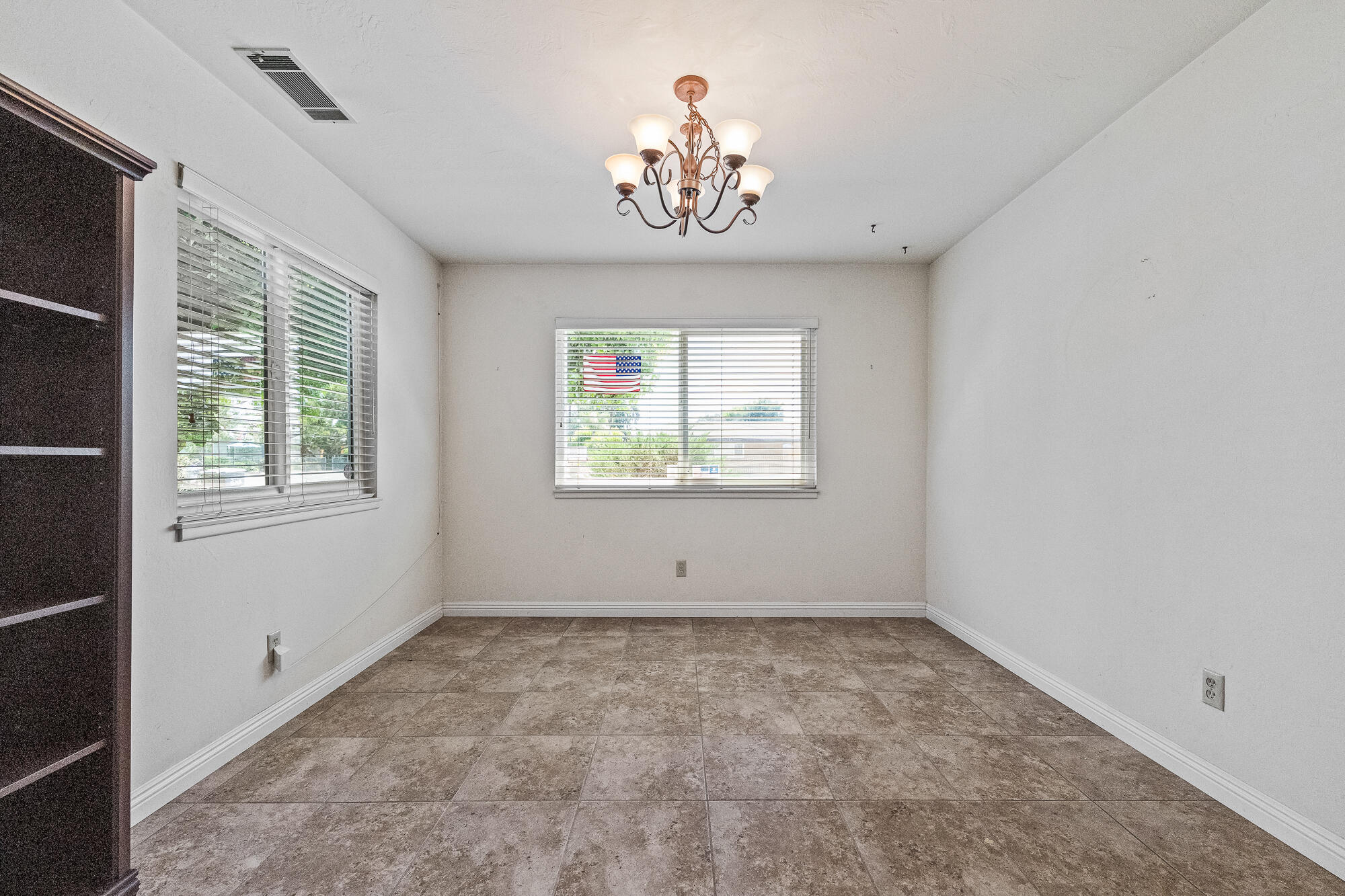 919 S Whitney St, Visalia, CA 93277