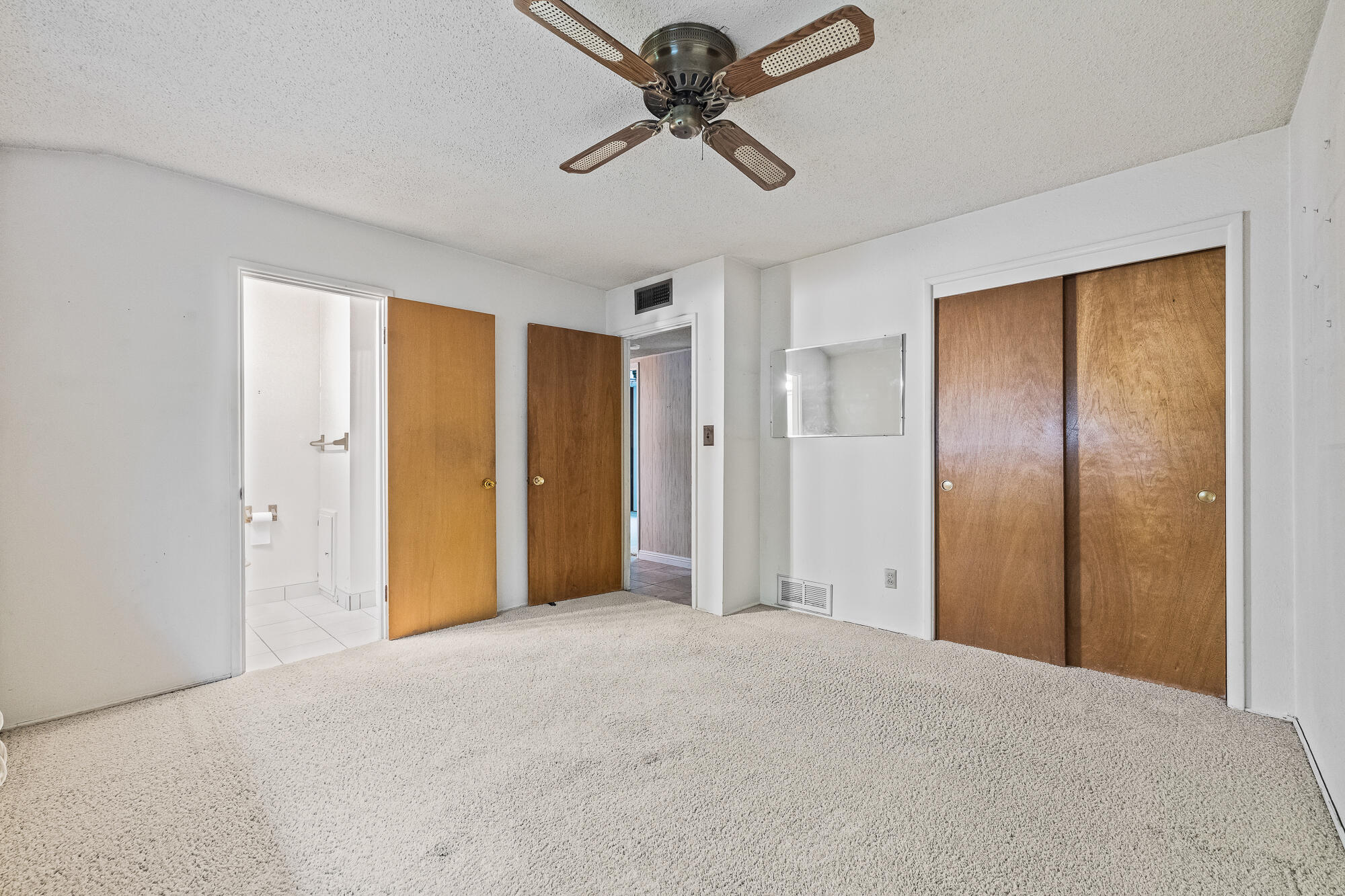 919 S Whitney St, Visalia, CA 93277
