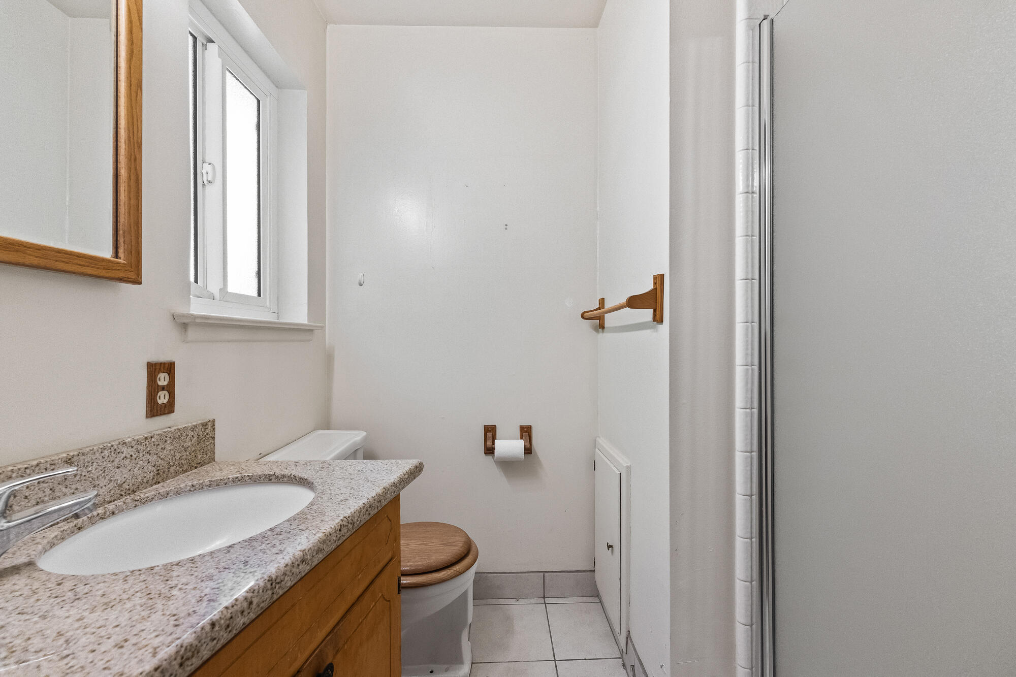 919 S Whitney St, Visalia, CA 93277