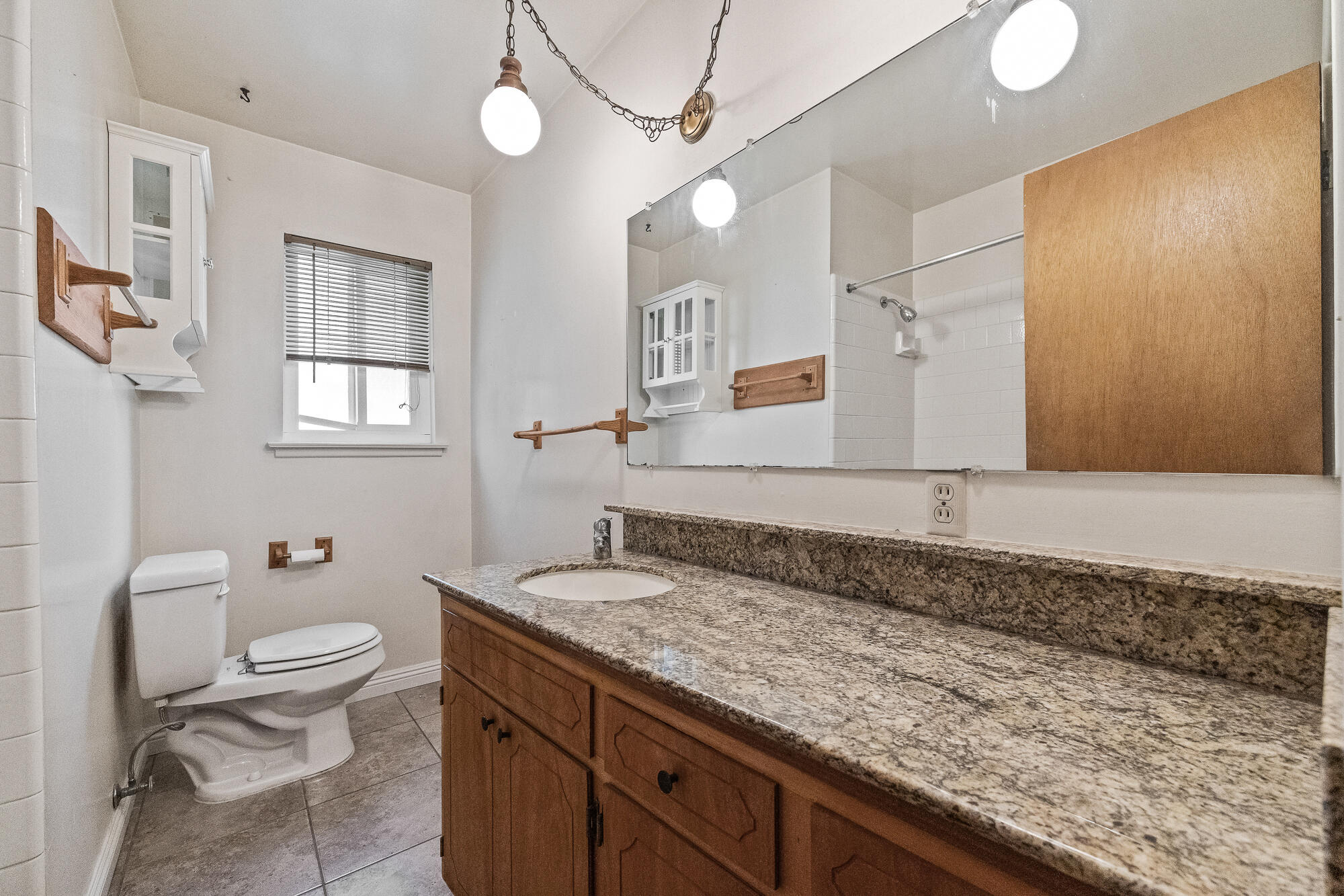 919 S Whitney St, Visalia, CA 93277
