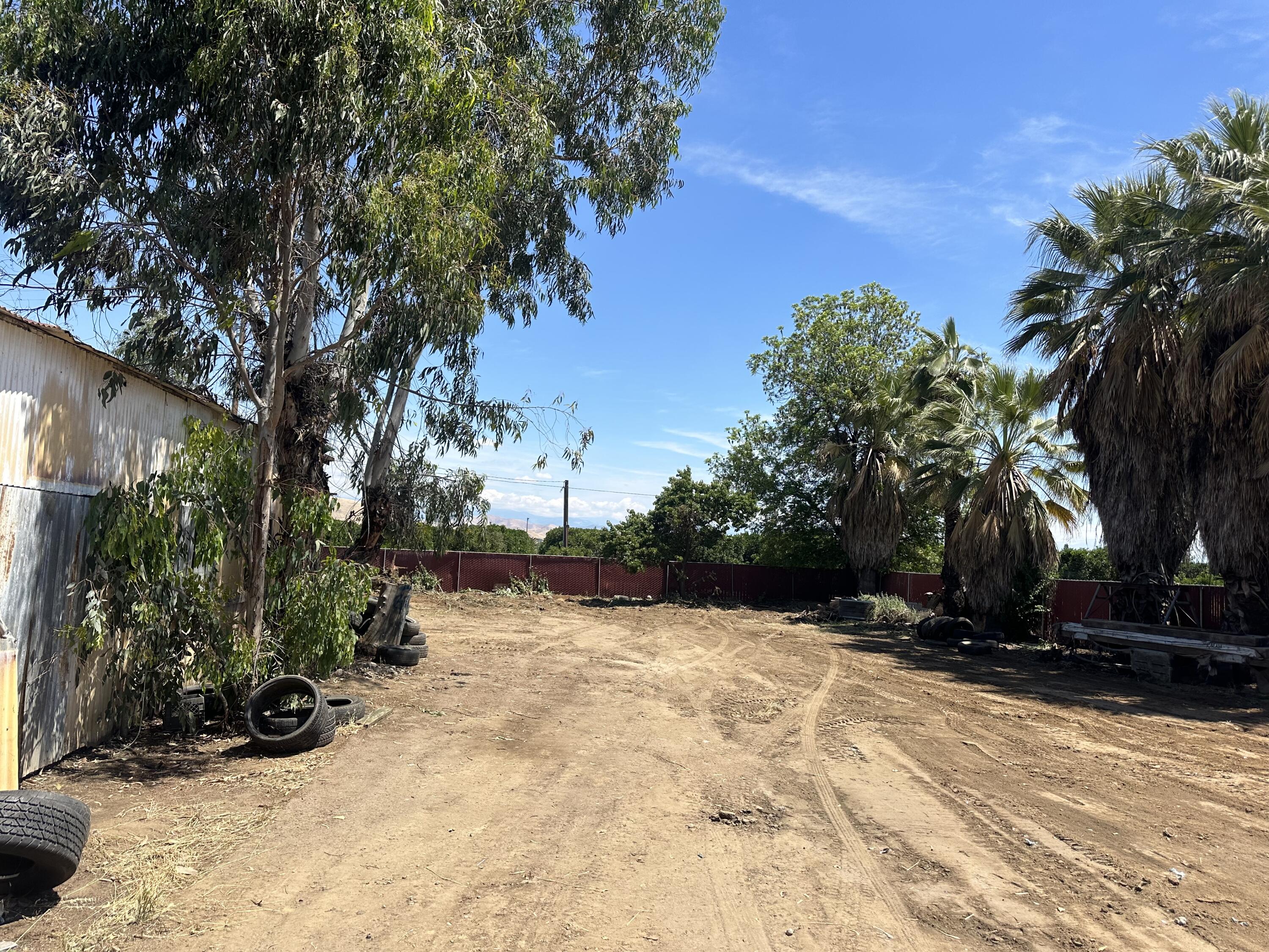 550 California 65, Lindsay, CA 93247