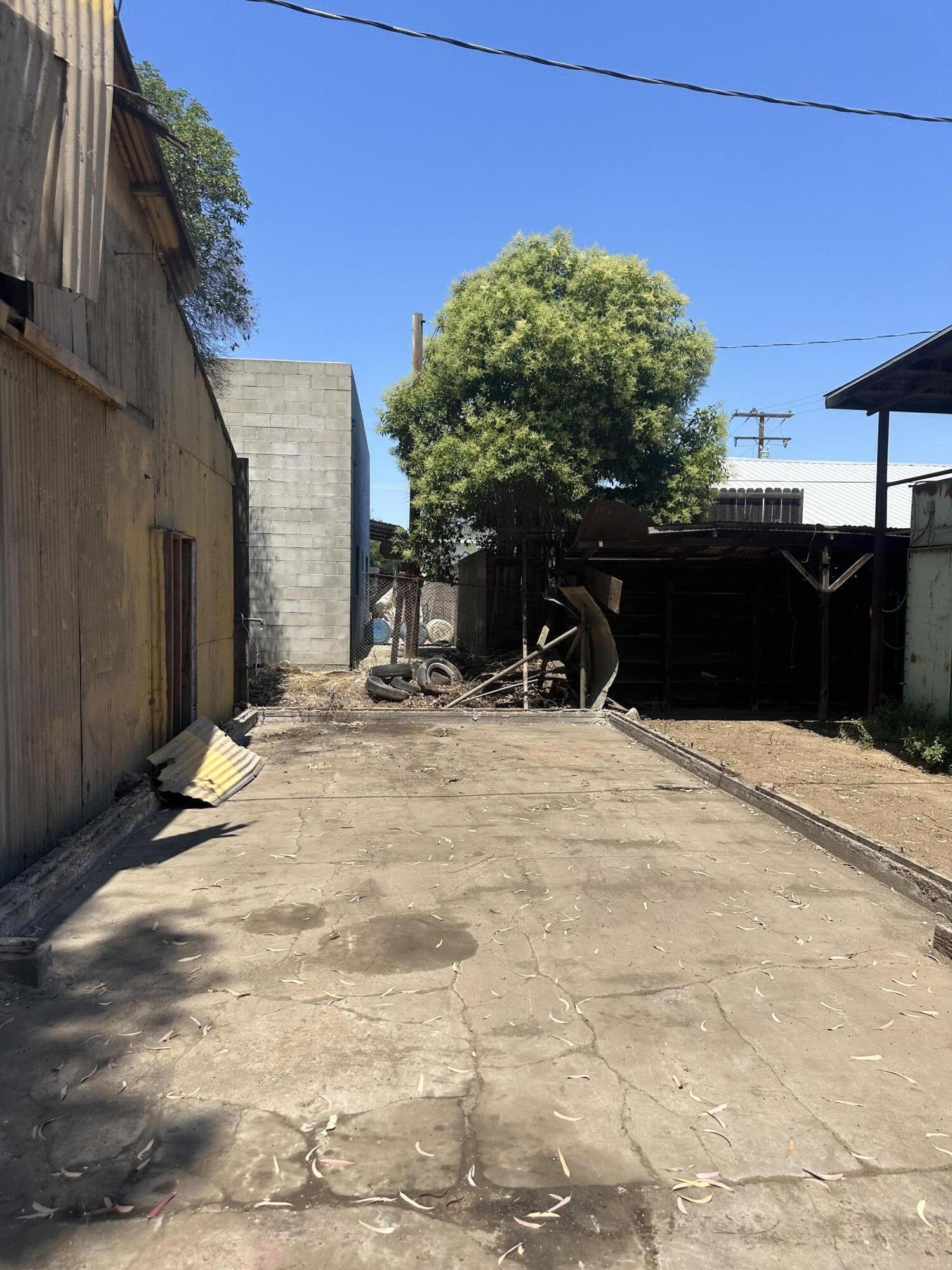 550 California 65, Lindsay, CA 93247