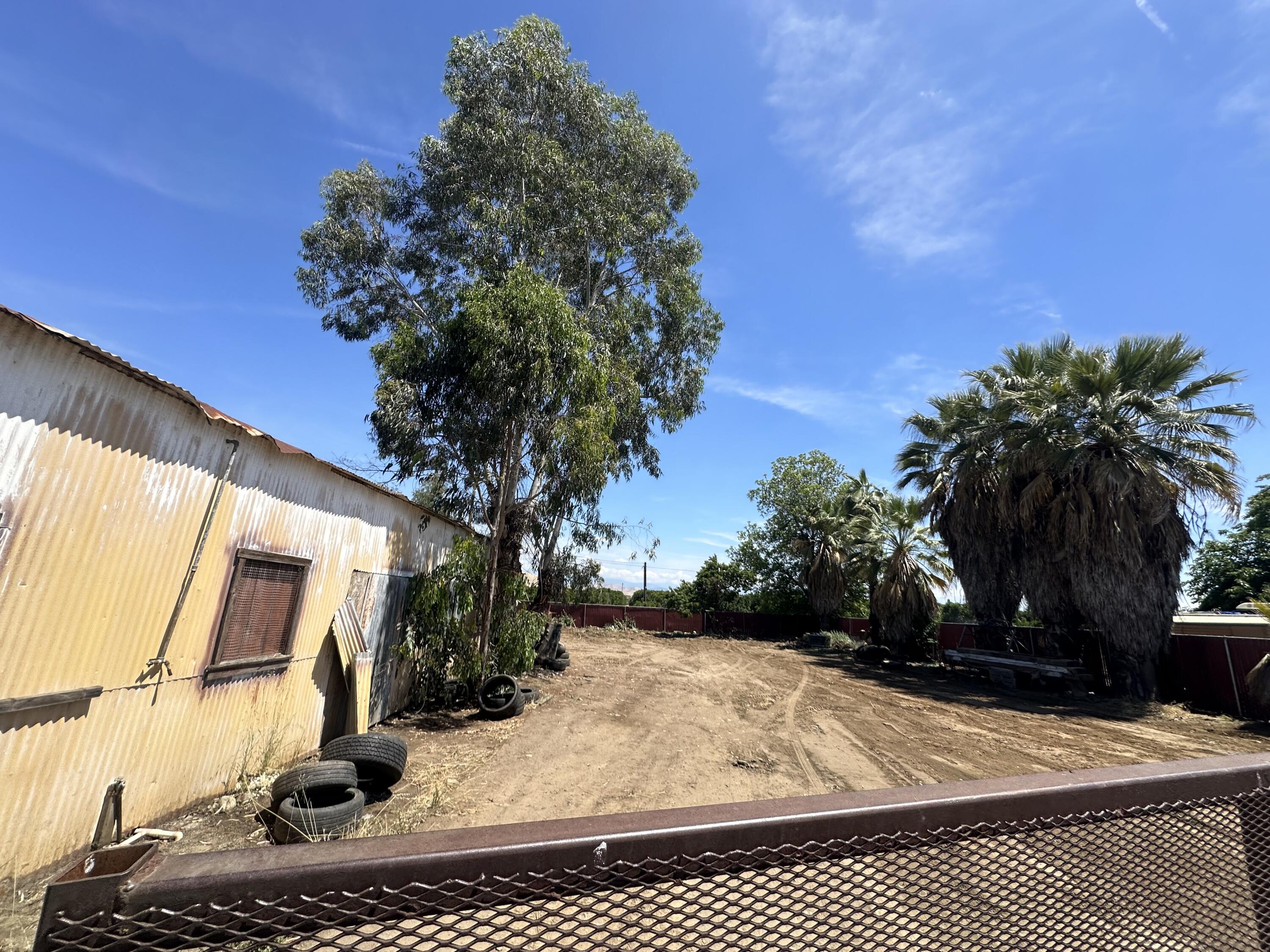 550 California 65, Lindsay, CA 93247