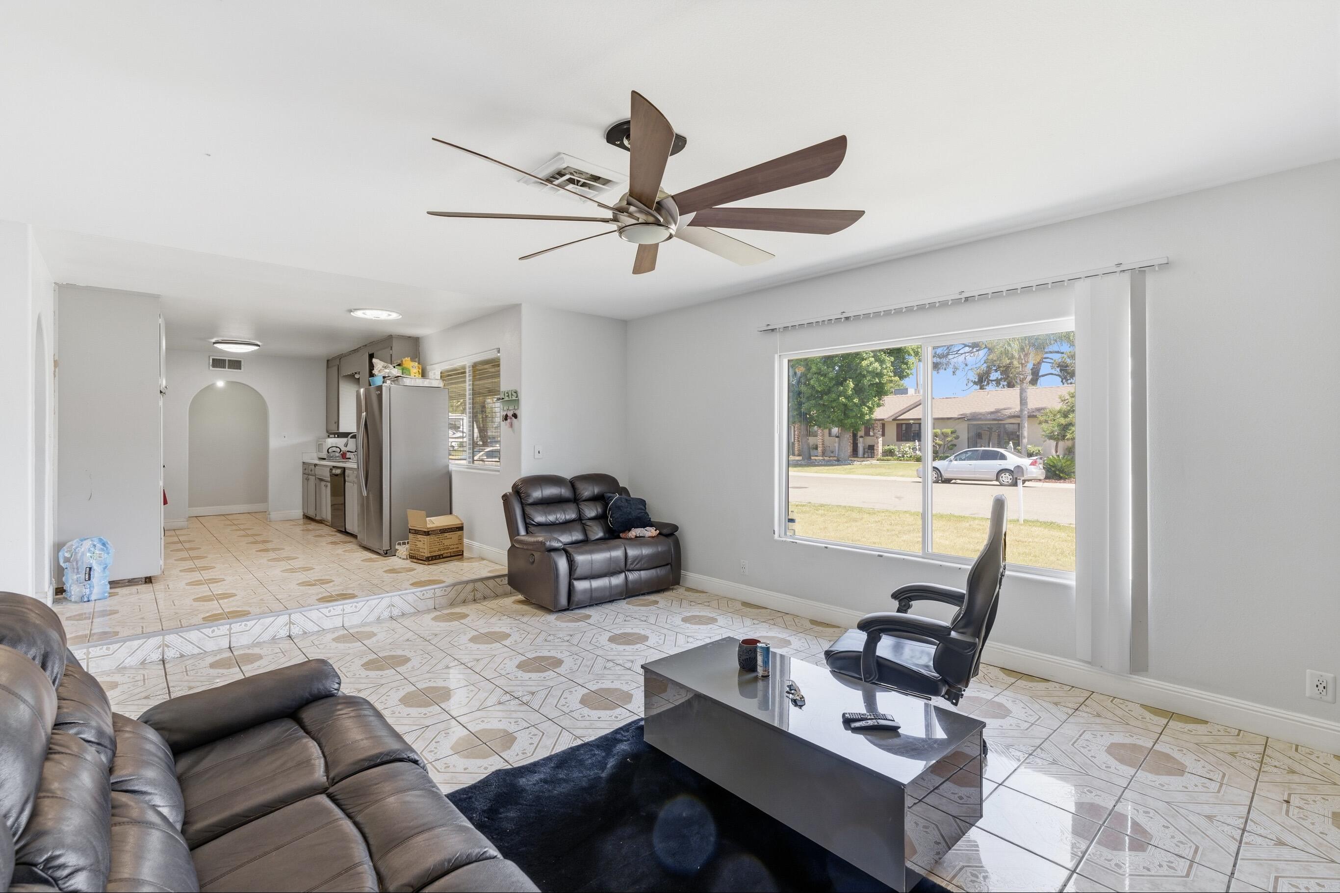 1529 W Wren Ave, Visalia, CA 93291