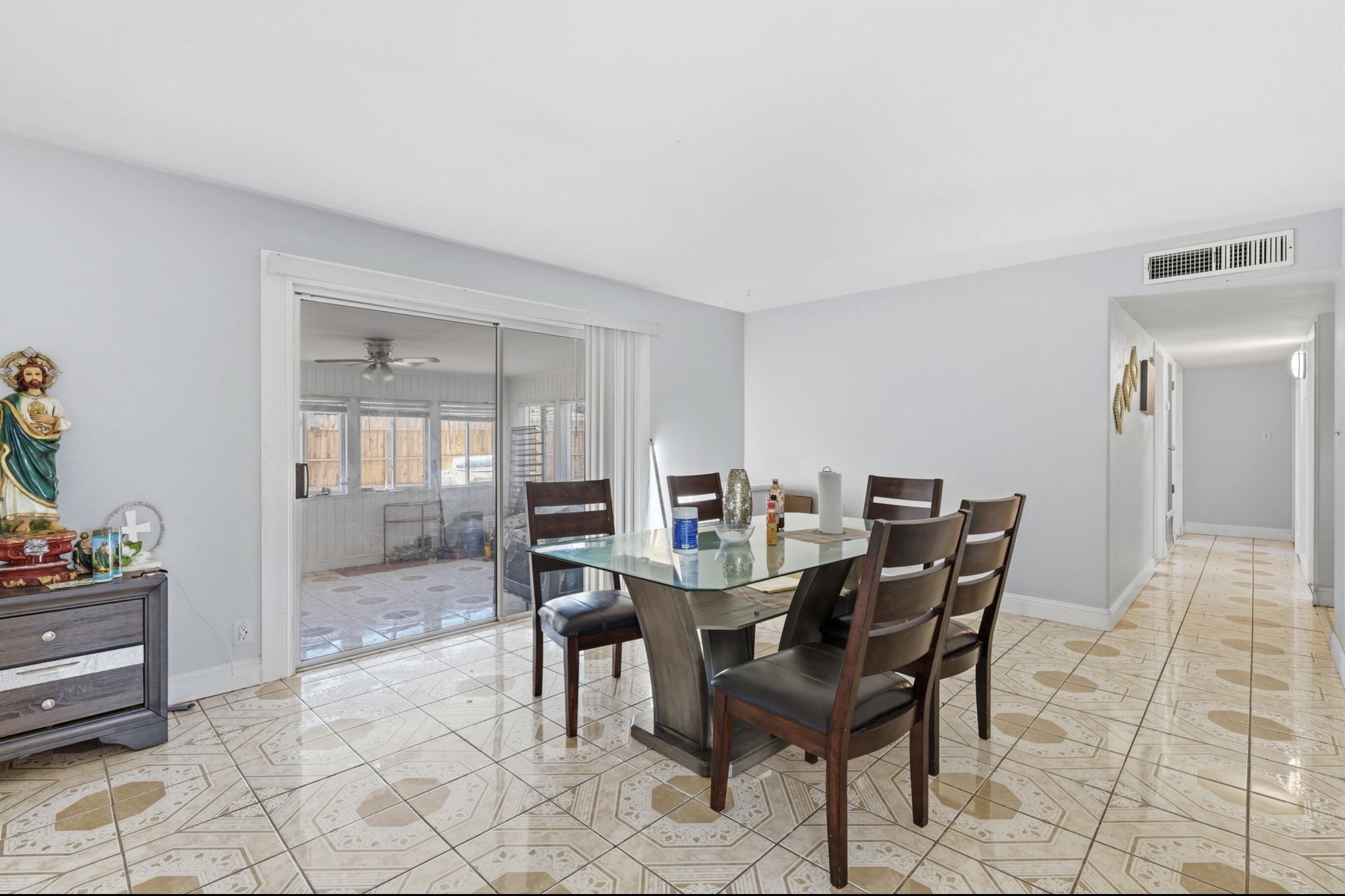 1529 W Wren Ave, Visalia, CA 93291