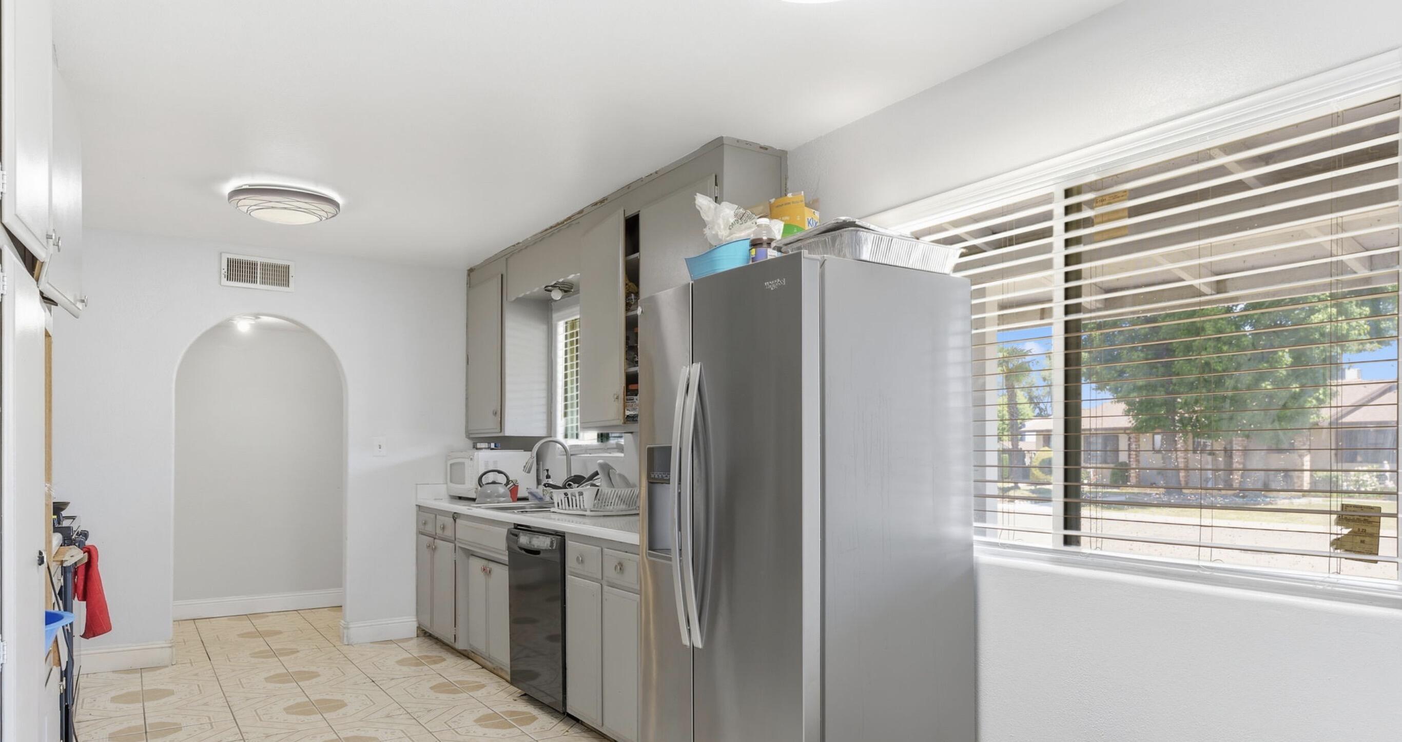 1529 W Wren Ave, Visalia, CA 93291