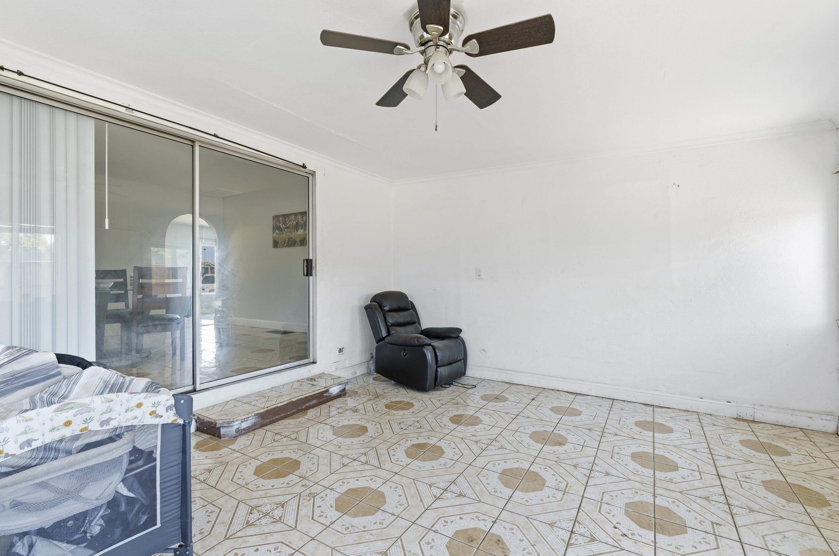 1529 W Wren Ave, Visalia, CA 93291