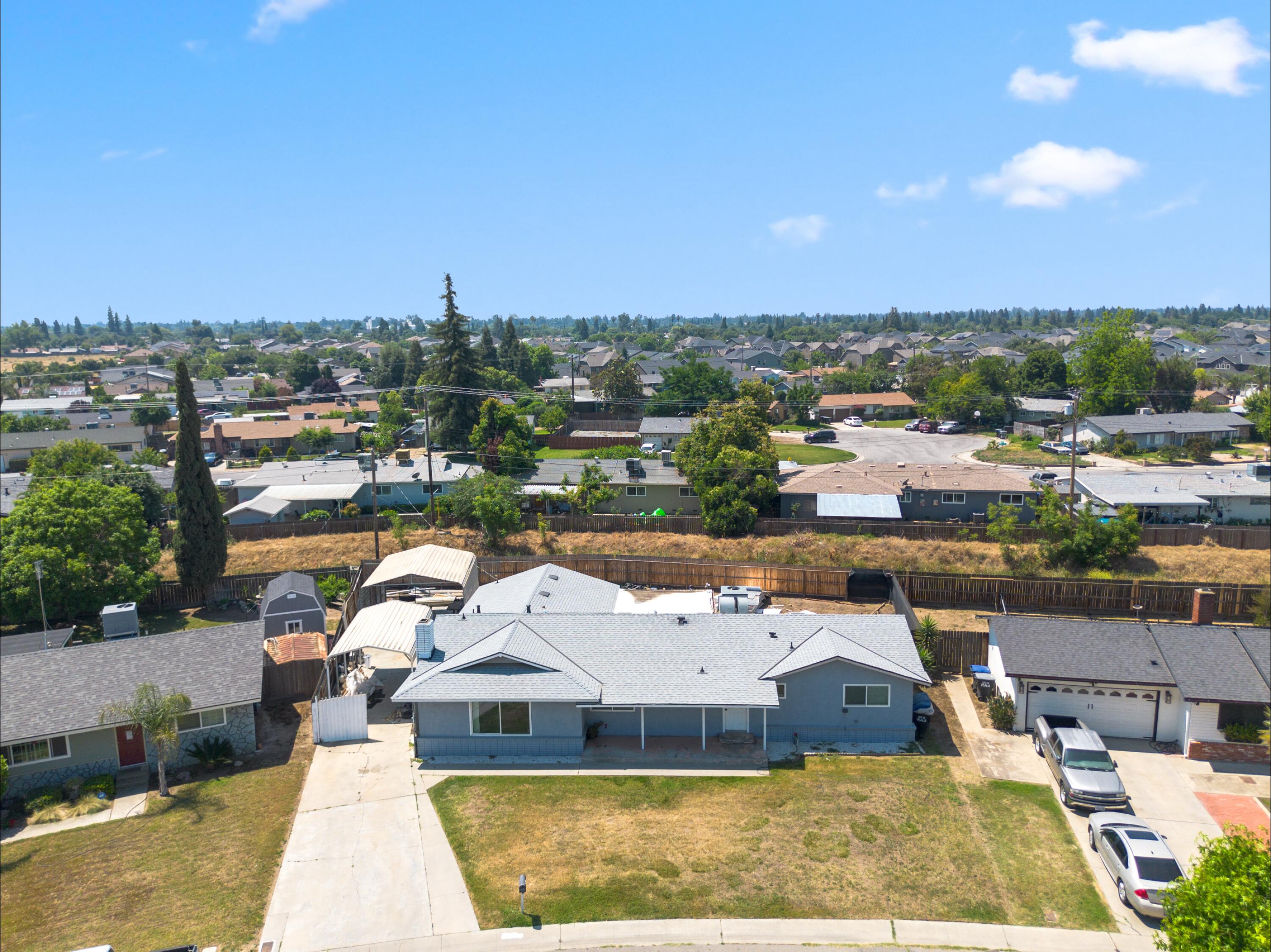 1529 W Wren Ave, Visalia, CA 93291