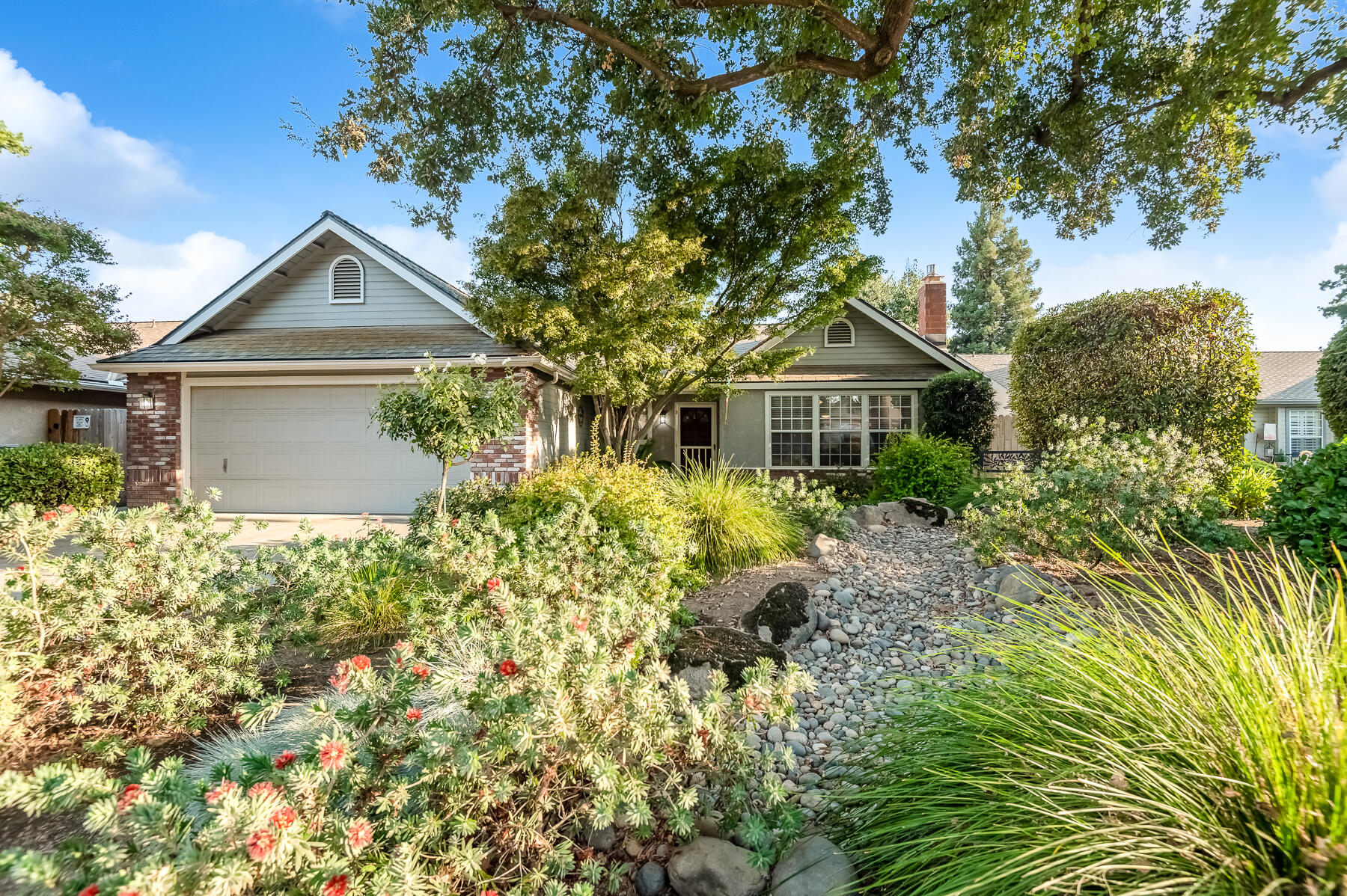 5937 W Feemster Ave, Visalia, CA 93277