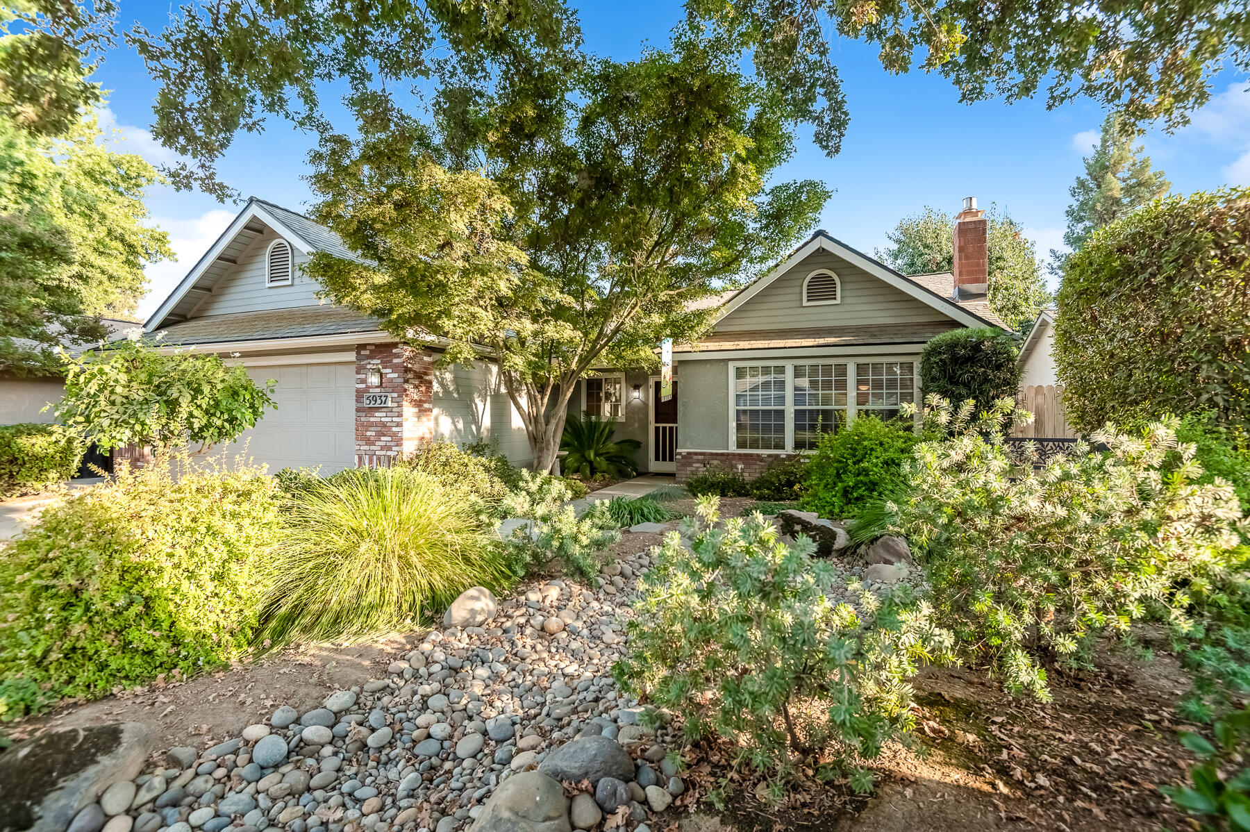5937 W Feemster Ave, Visalia, CA 93277
