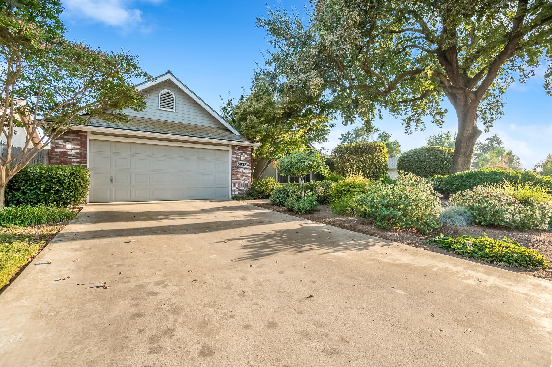 5937 W Feemster Ave, Visalia, CA 93277