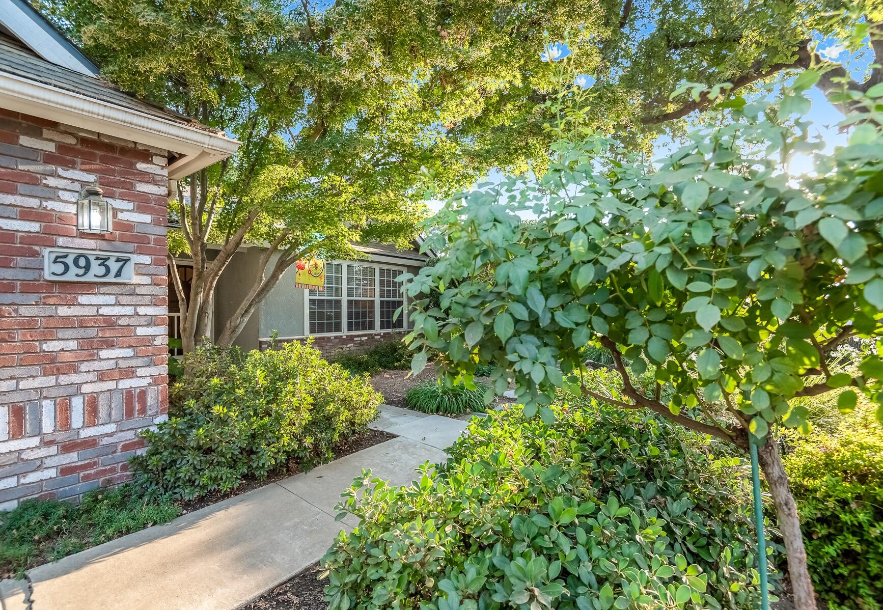 5937 W Feemster Ave, Visalia, CA 93277