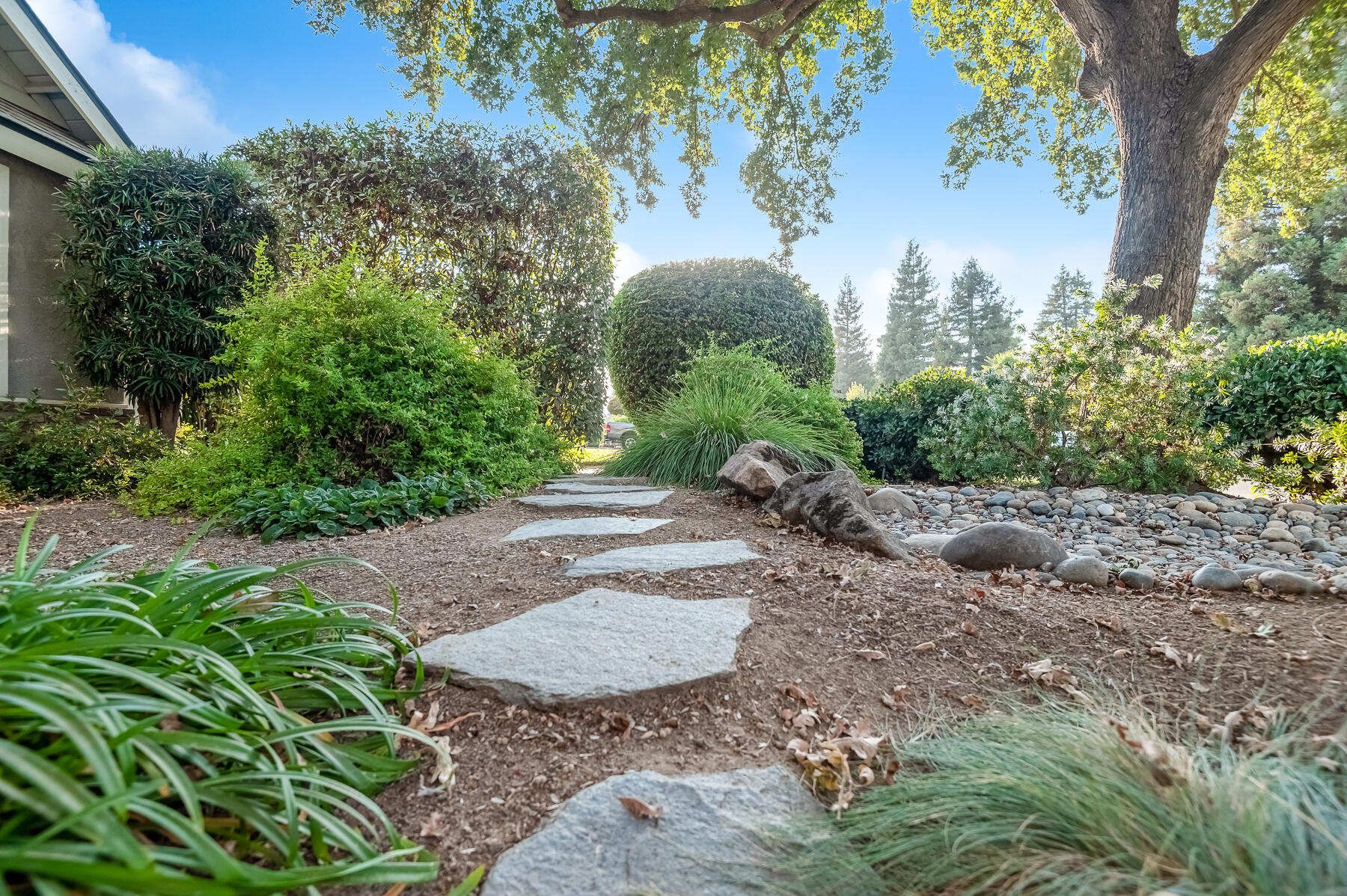 5937 W Feemster Ave, Visalia, CA 93277