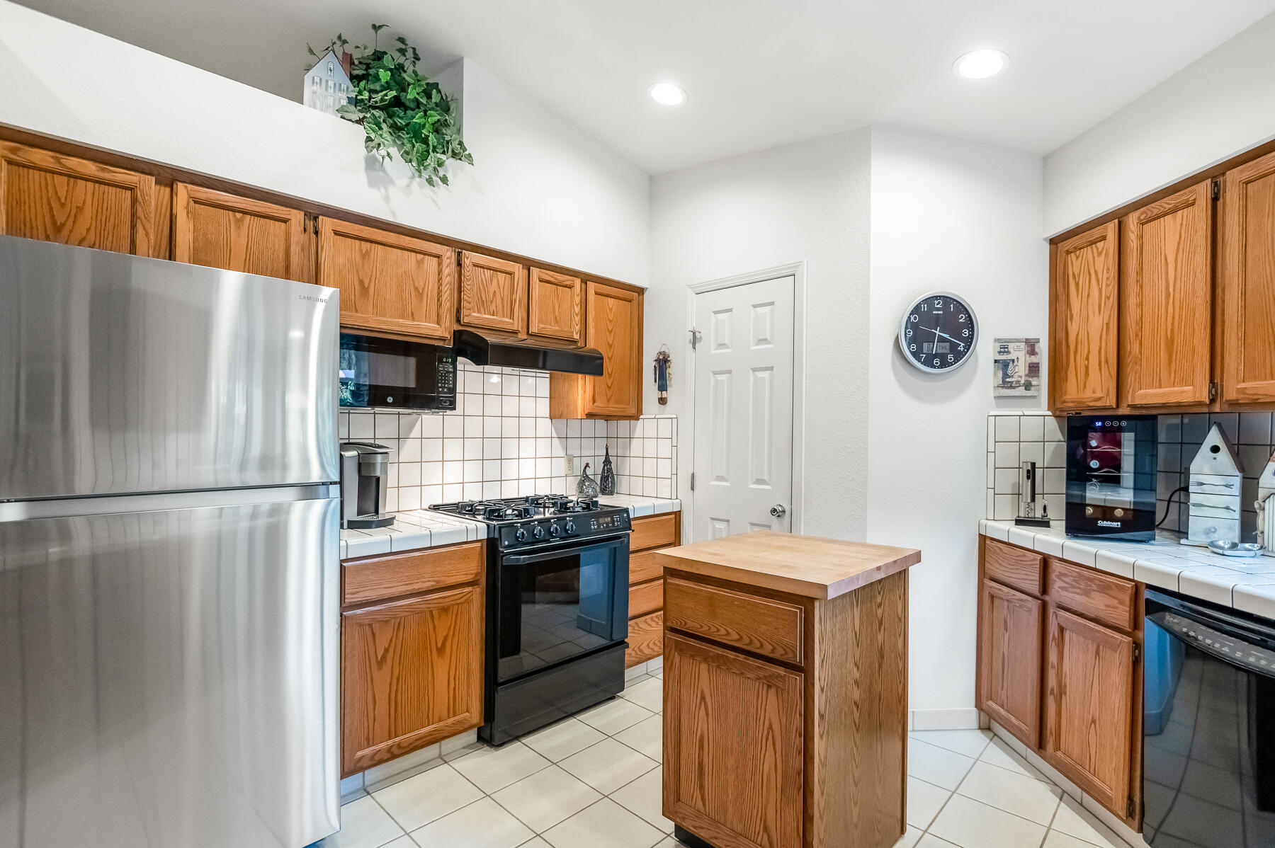 5937 W Feemster Ave, Visalia, CA 93277