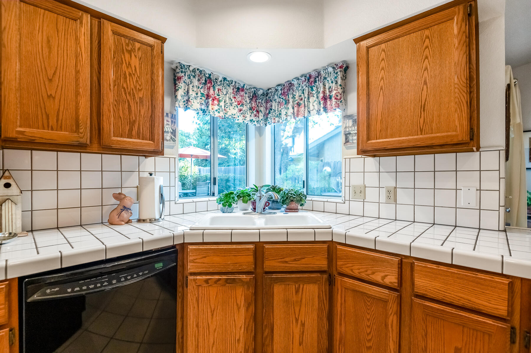 5937 W Feemster Ave, Visalia, CA 93277