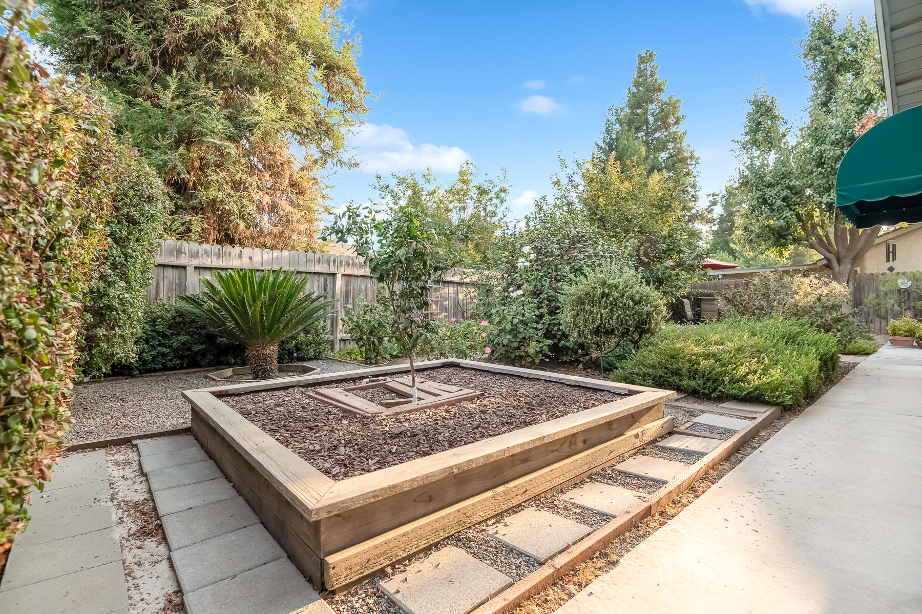 5937 W Feemster Ave, Visalia, CA 93277
