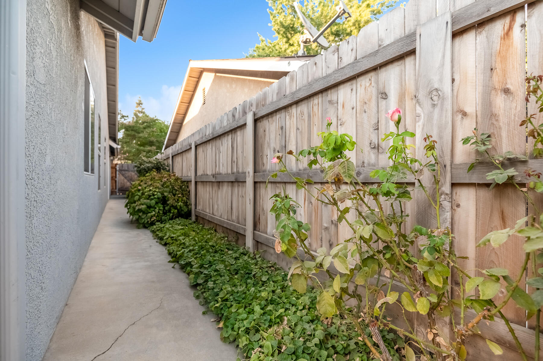 5937 W Feemster Ave, Visalia, CA 93277
