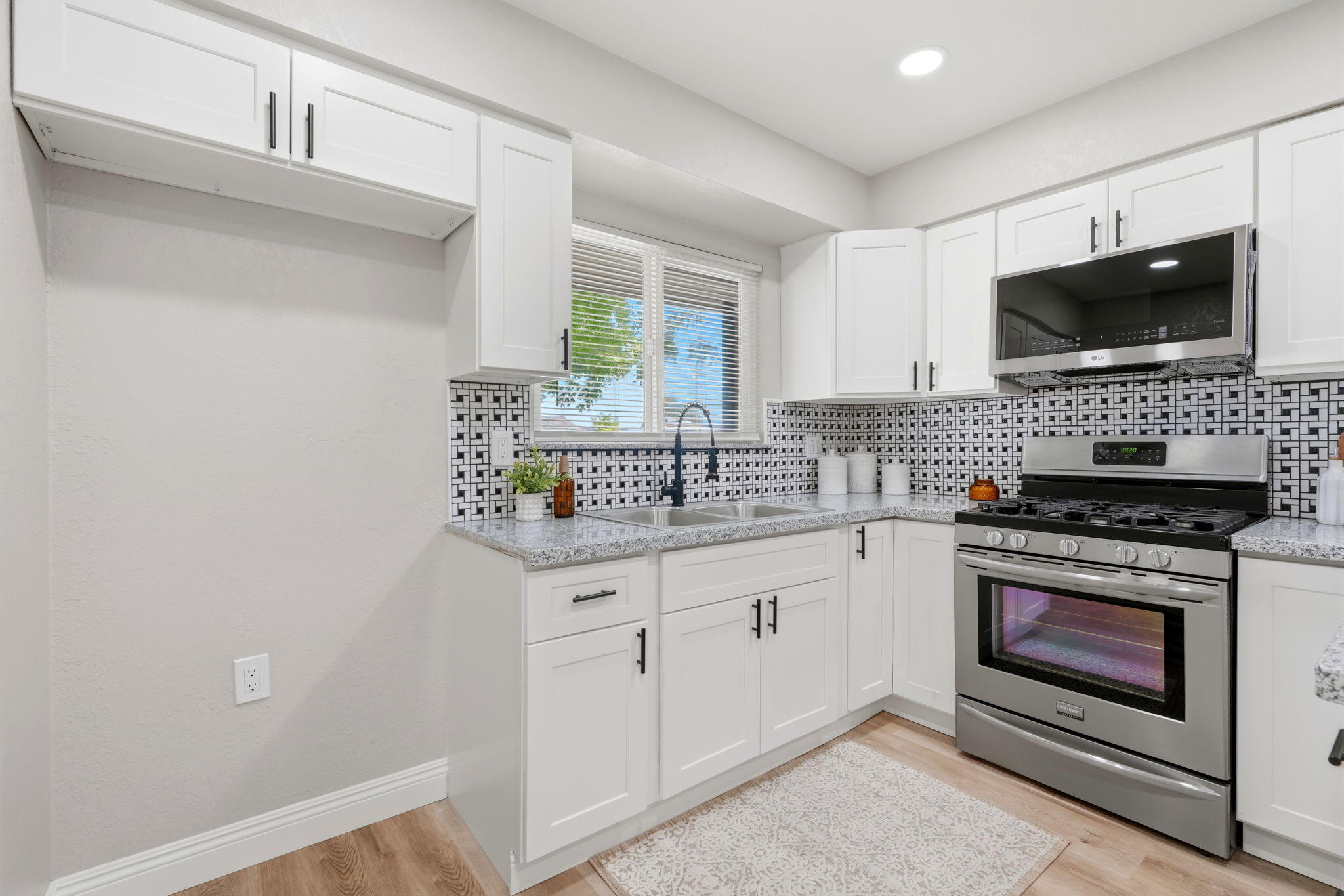 2245 E Lemmon Way, Hanford, CA 93230