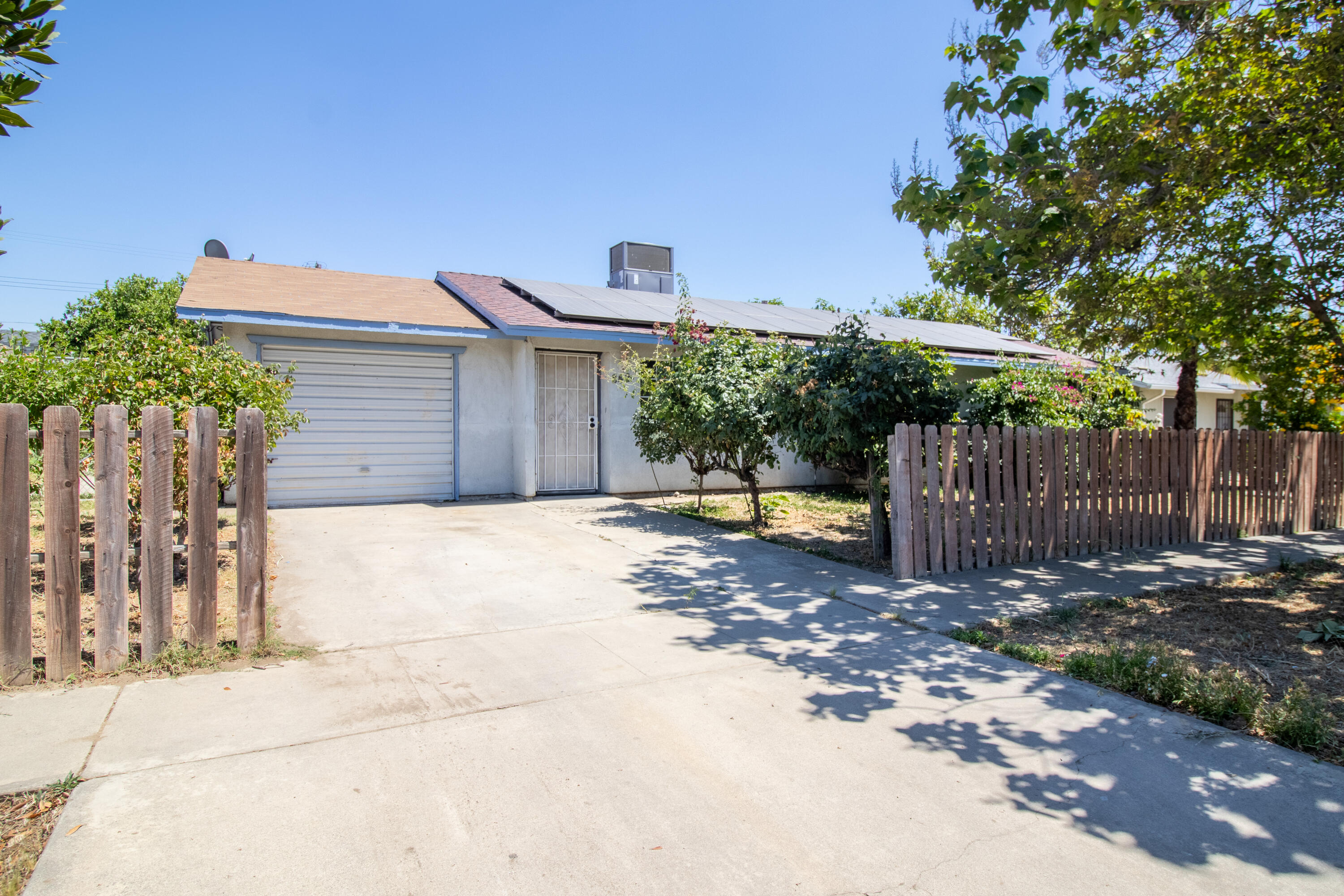842 S P St, Tulare, CA 93274