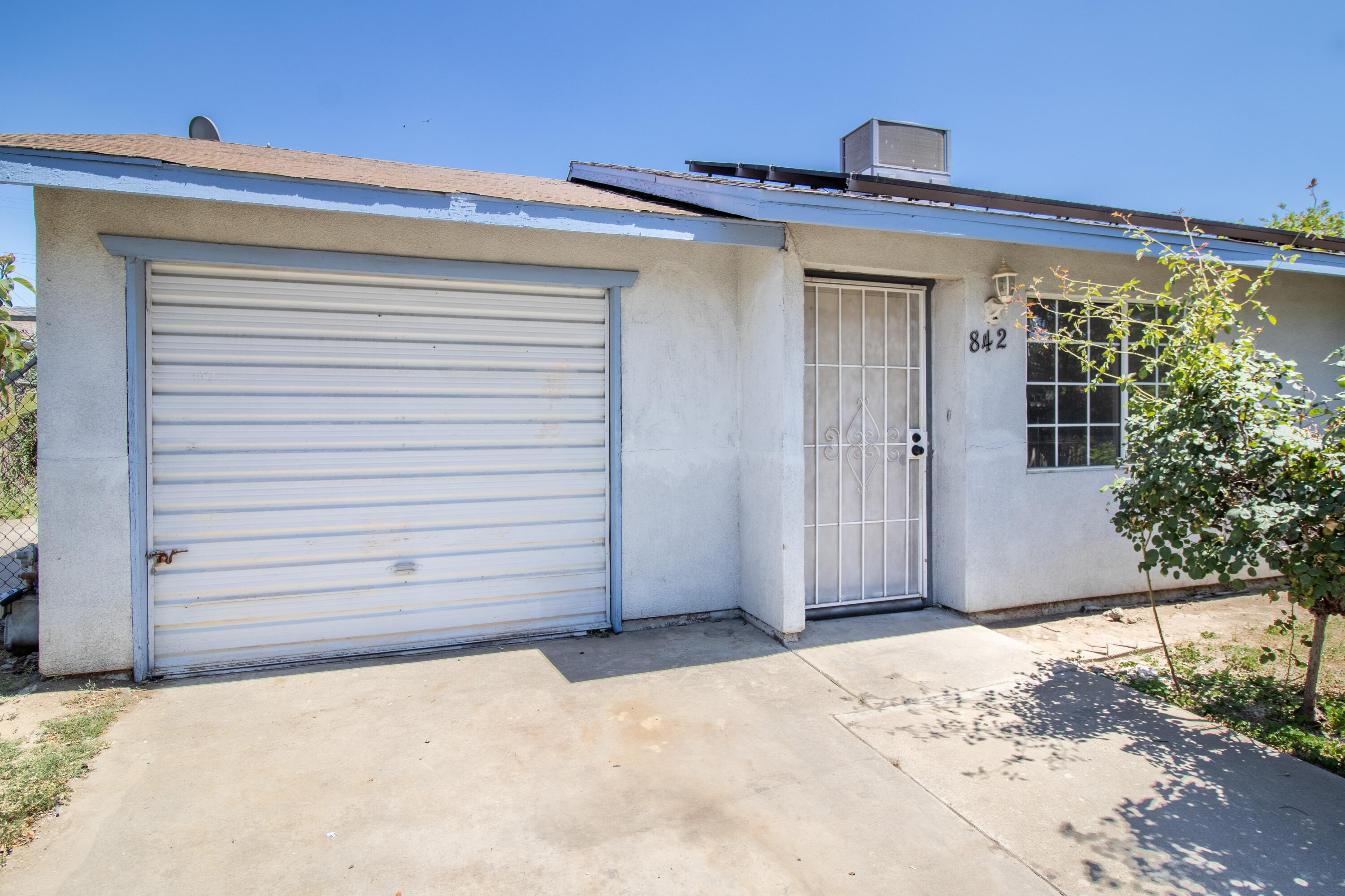 842 S P St, Tulare, CA 93274
