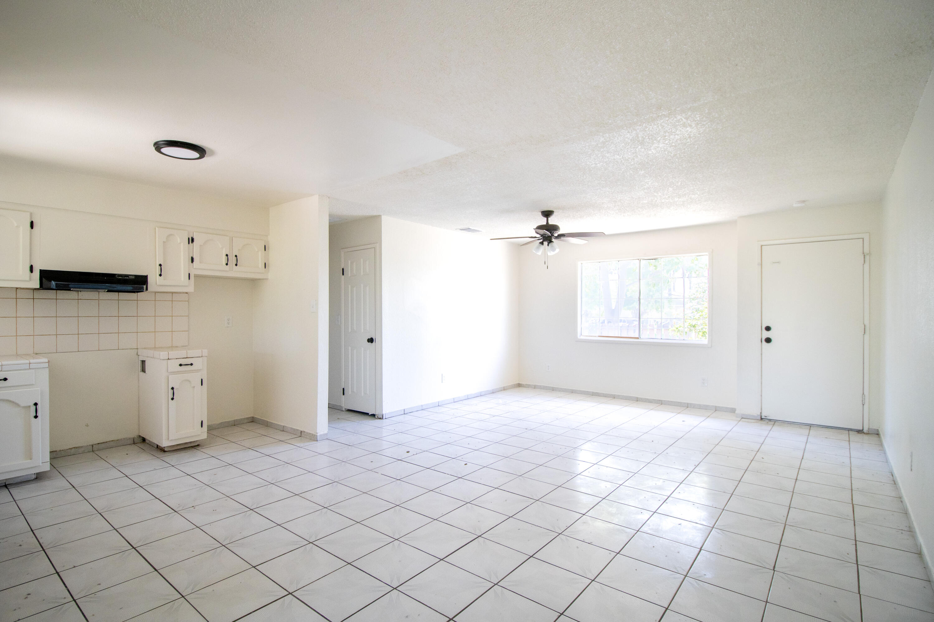 842 S P St, Tulare, CA 93274