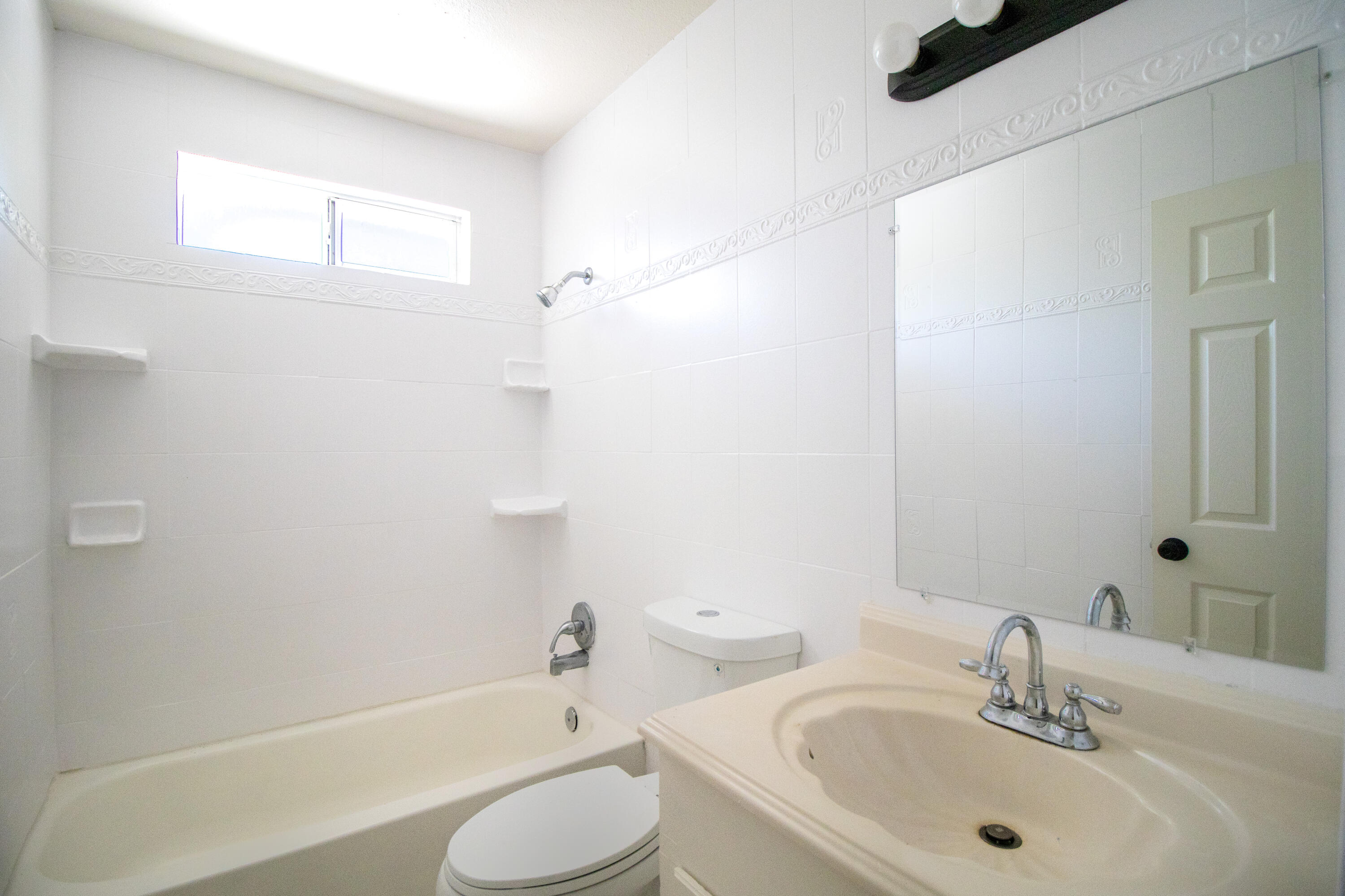 842 S P St, Tulare, CA 93274