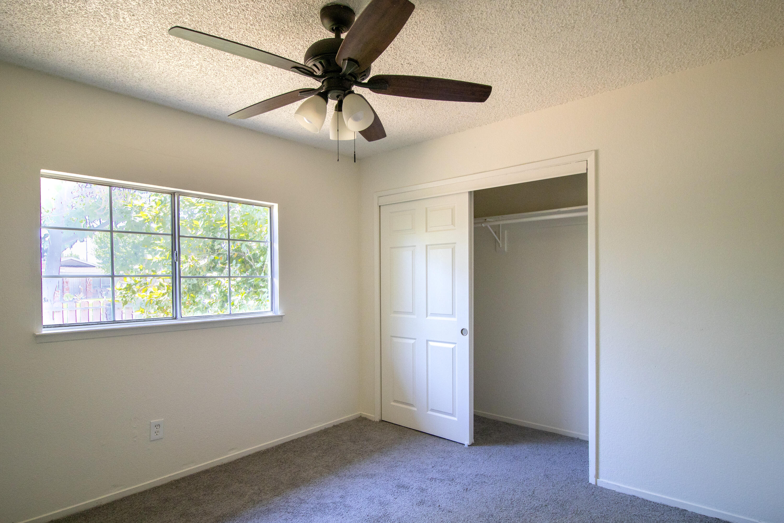 842 S P St, Tulare, CA 93274