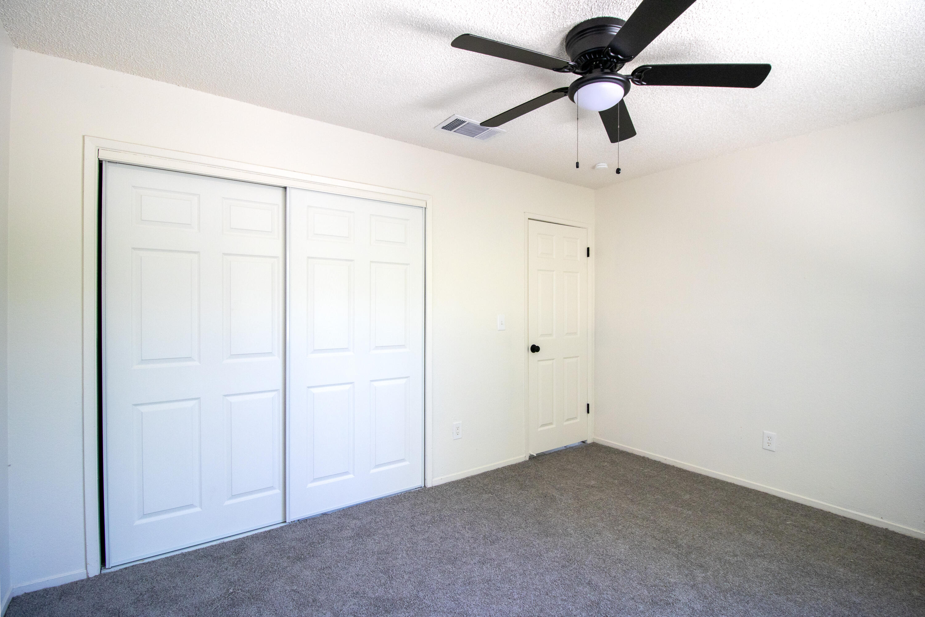 842 S P St, Tulare, CA 93274