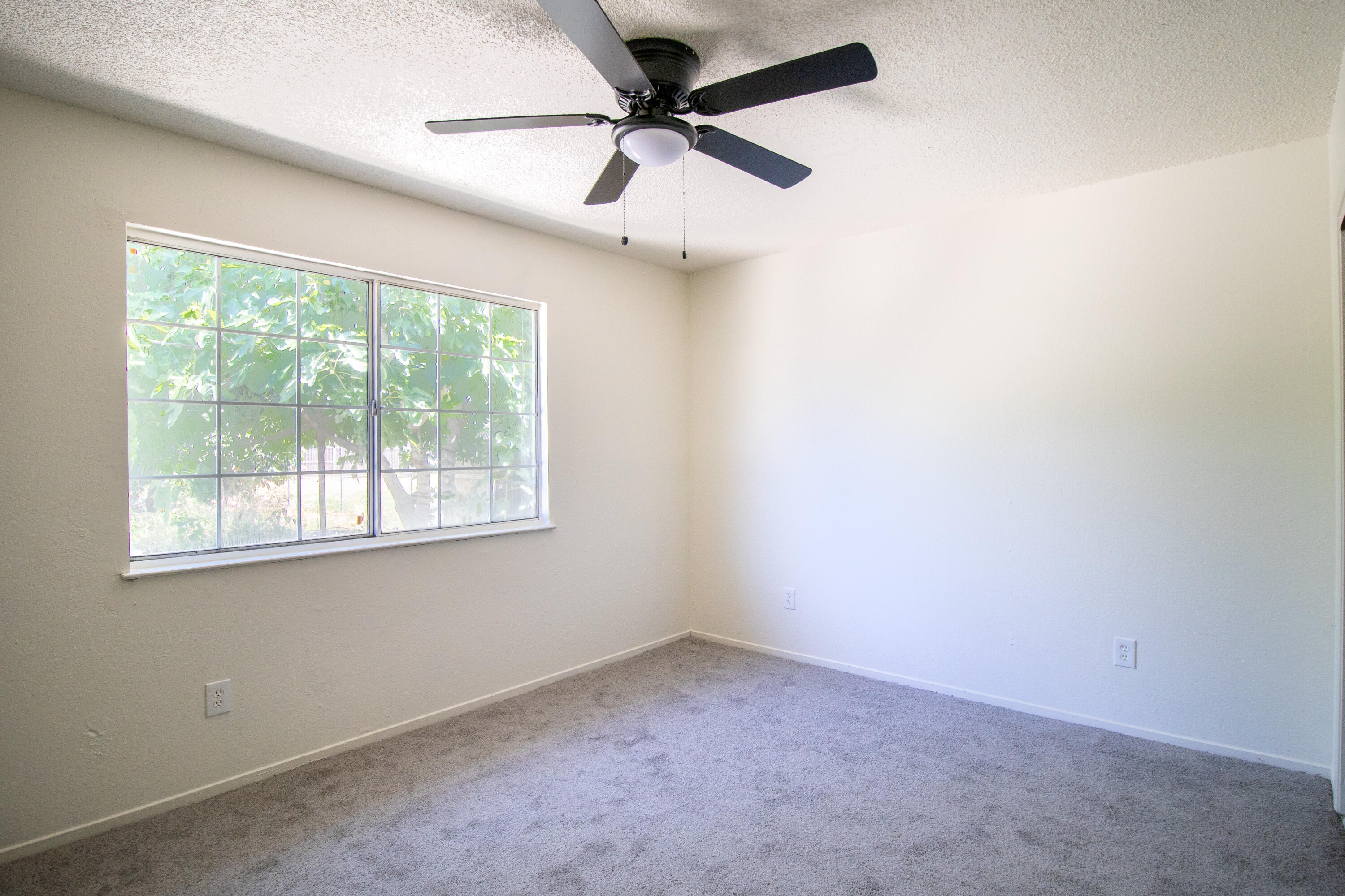 842 S P St, Tulare, CA 93274