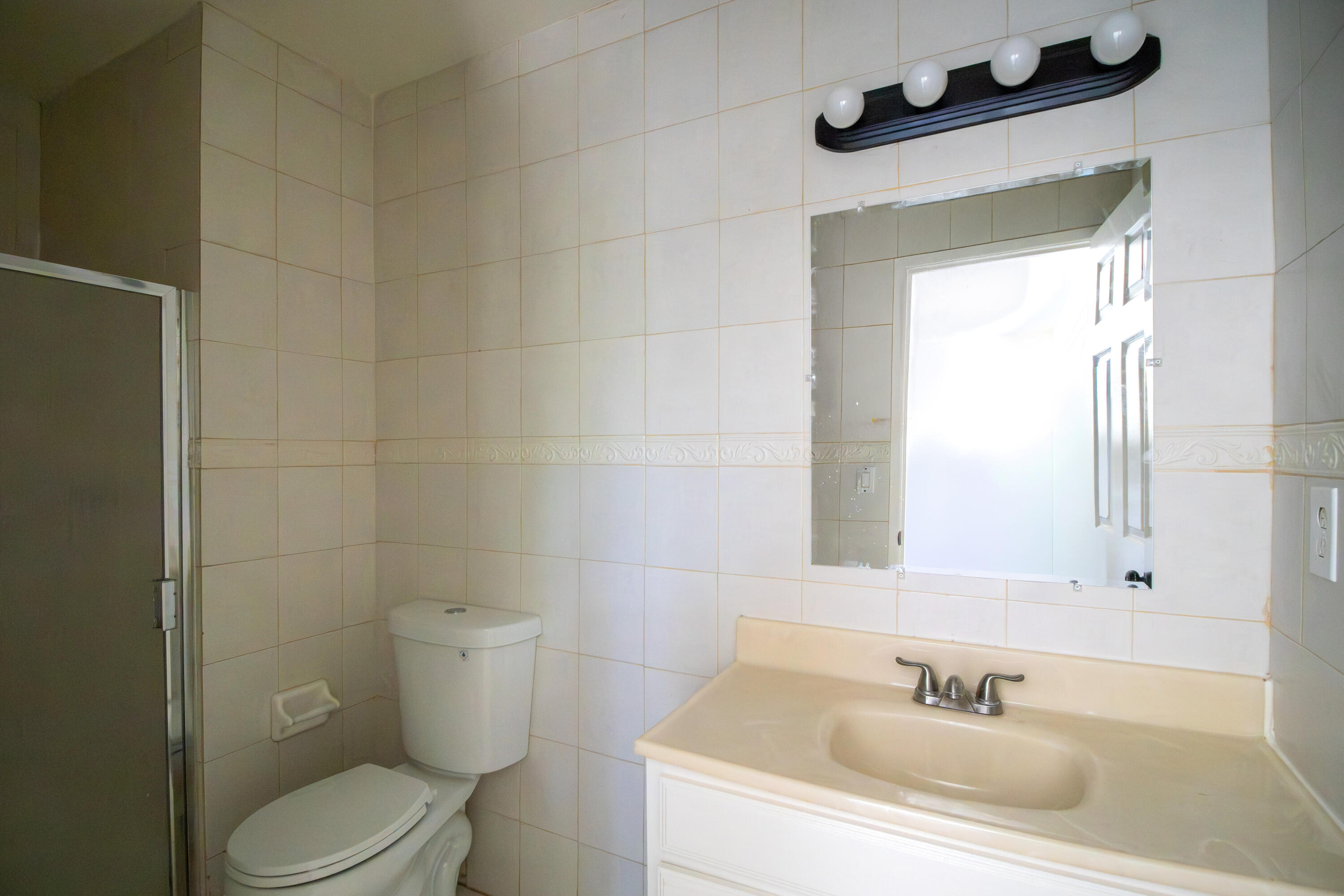 842 S P St, Tulare, CA 93274