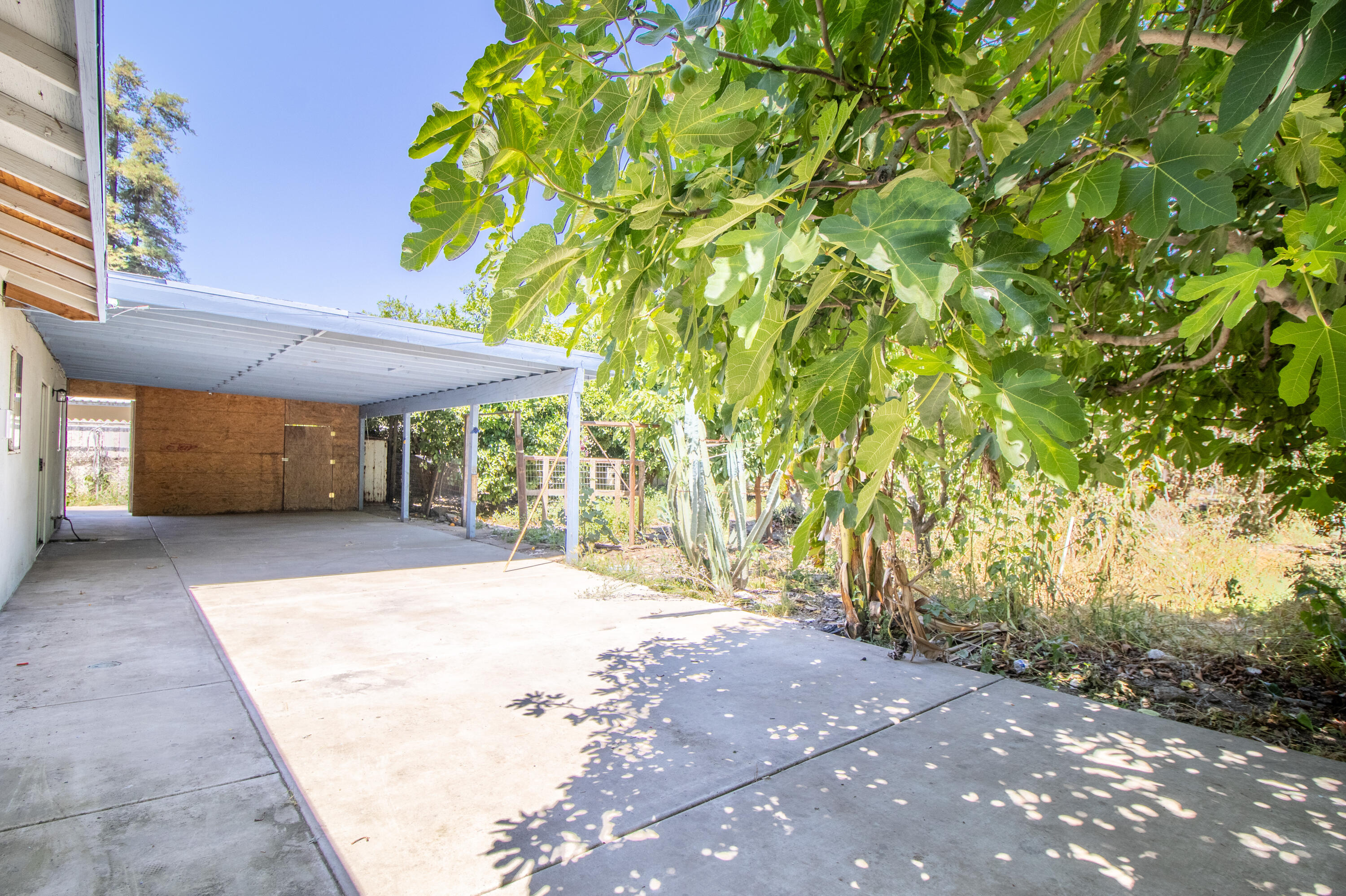 842 S P St, Tulare, CA 93274